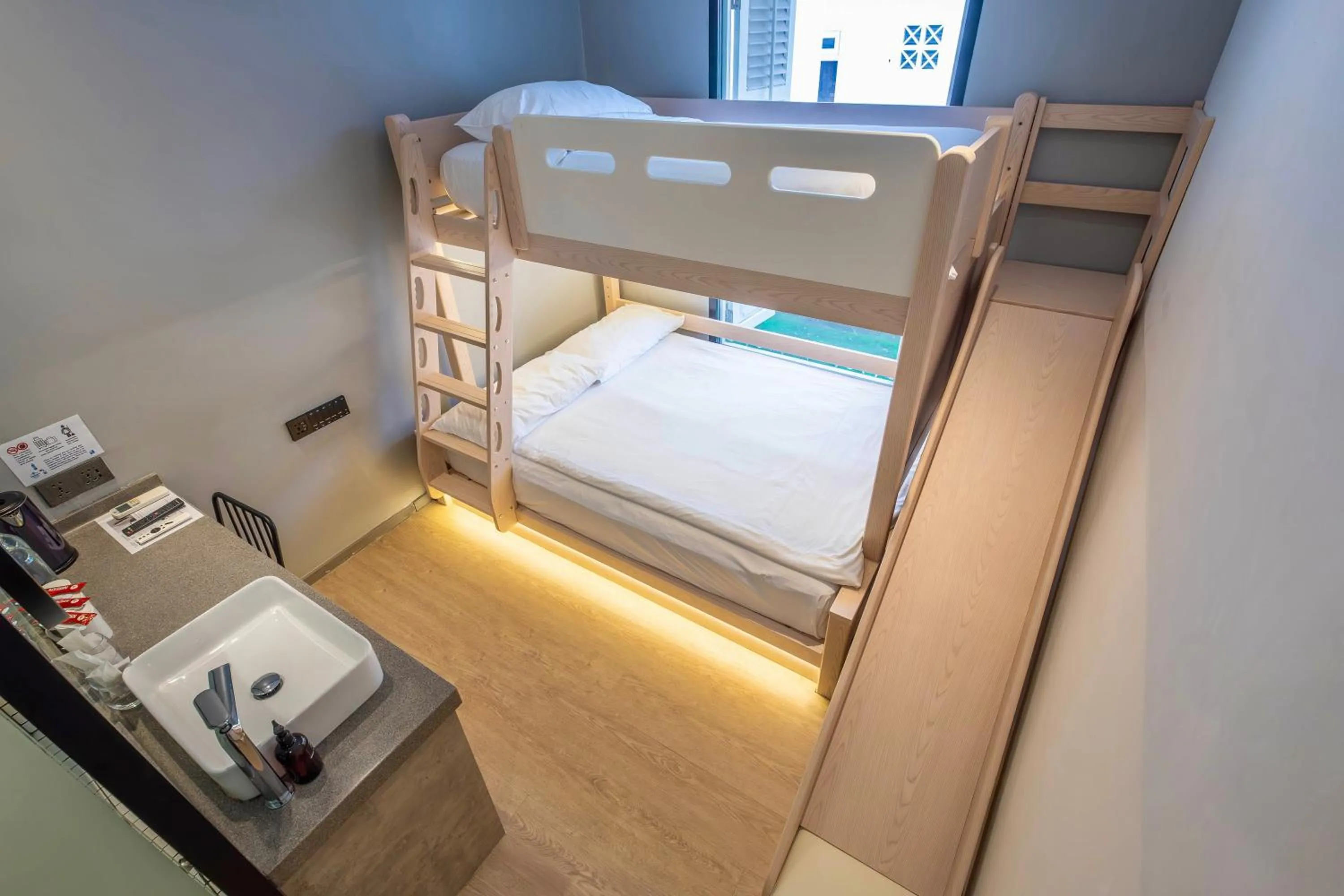 Bed in Rest Chinatown Hotel