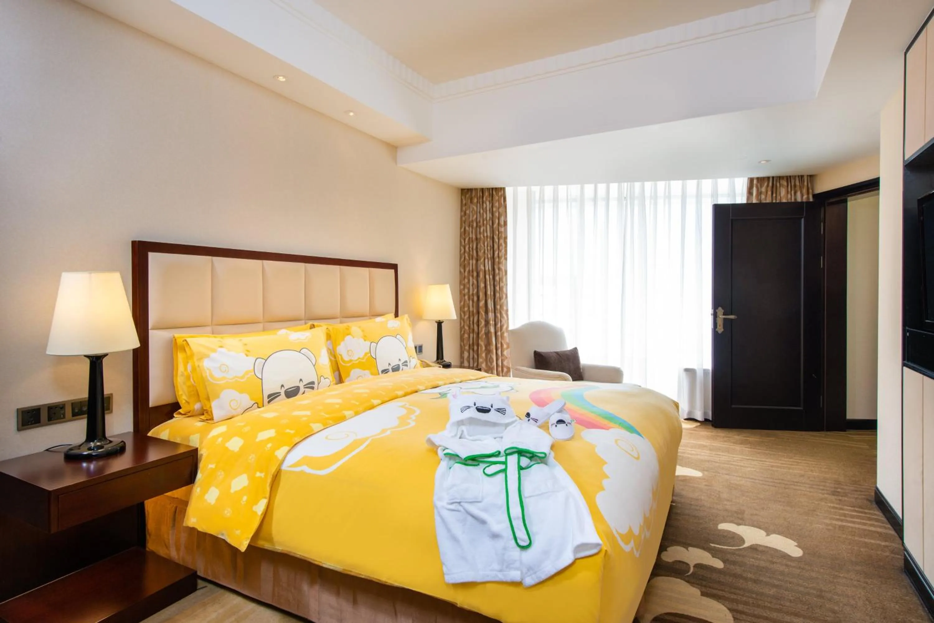 Photo of the whole room, Bed in Holiday Inn Chengdu Century City West, an IHG Hotel