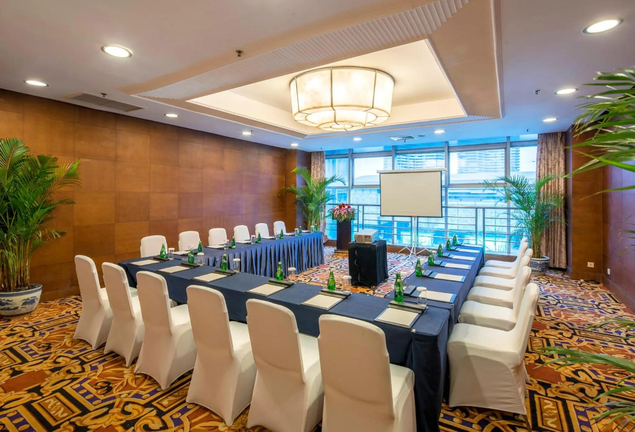 Meeting/conference room in Holiday Inn Chengdu Century City West, an IHG Hotel