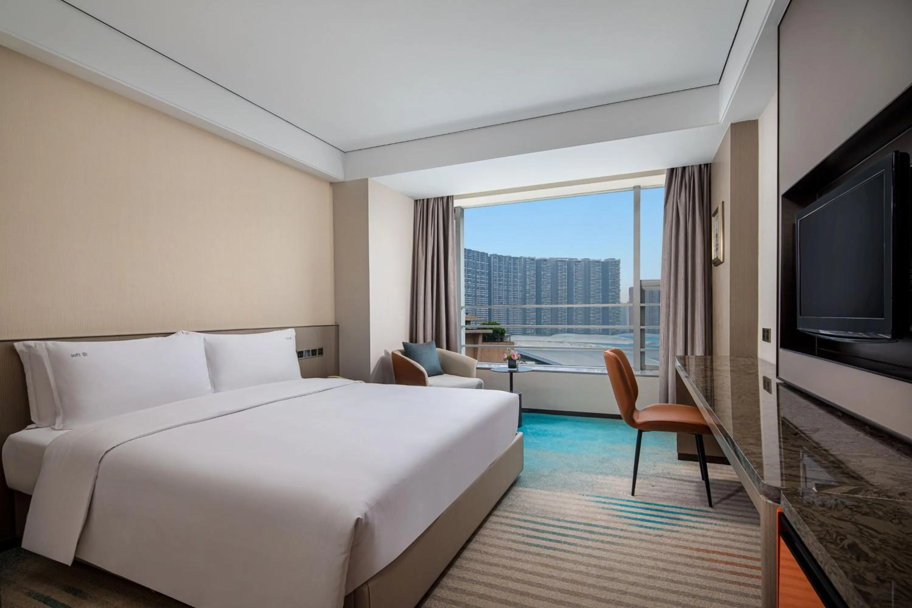 Bedroom, Bed in Holiday Inn Chengdu Century City West, an IHG Hotel