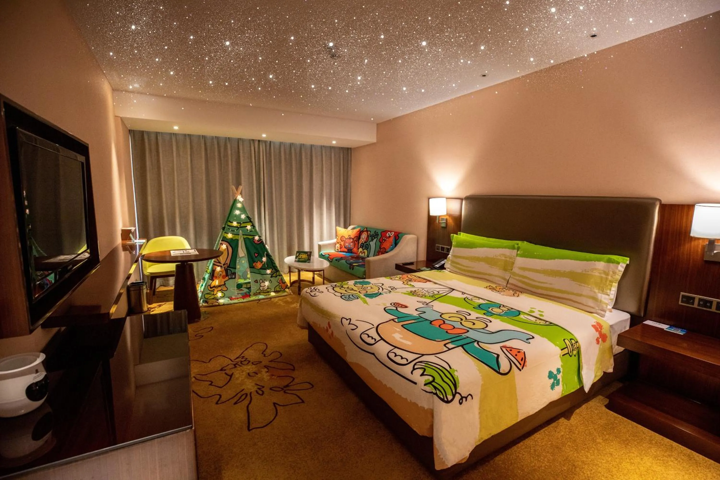 Bedroom, Bed in Holiday Inn Chengdu Century City West, an IHG Hotel