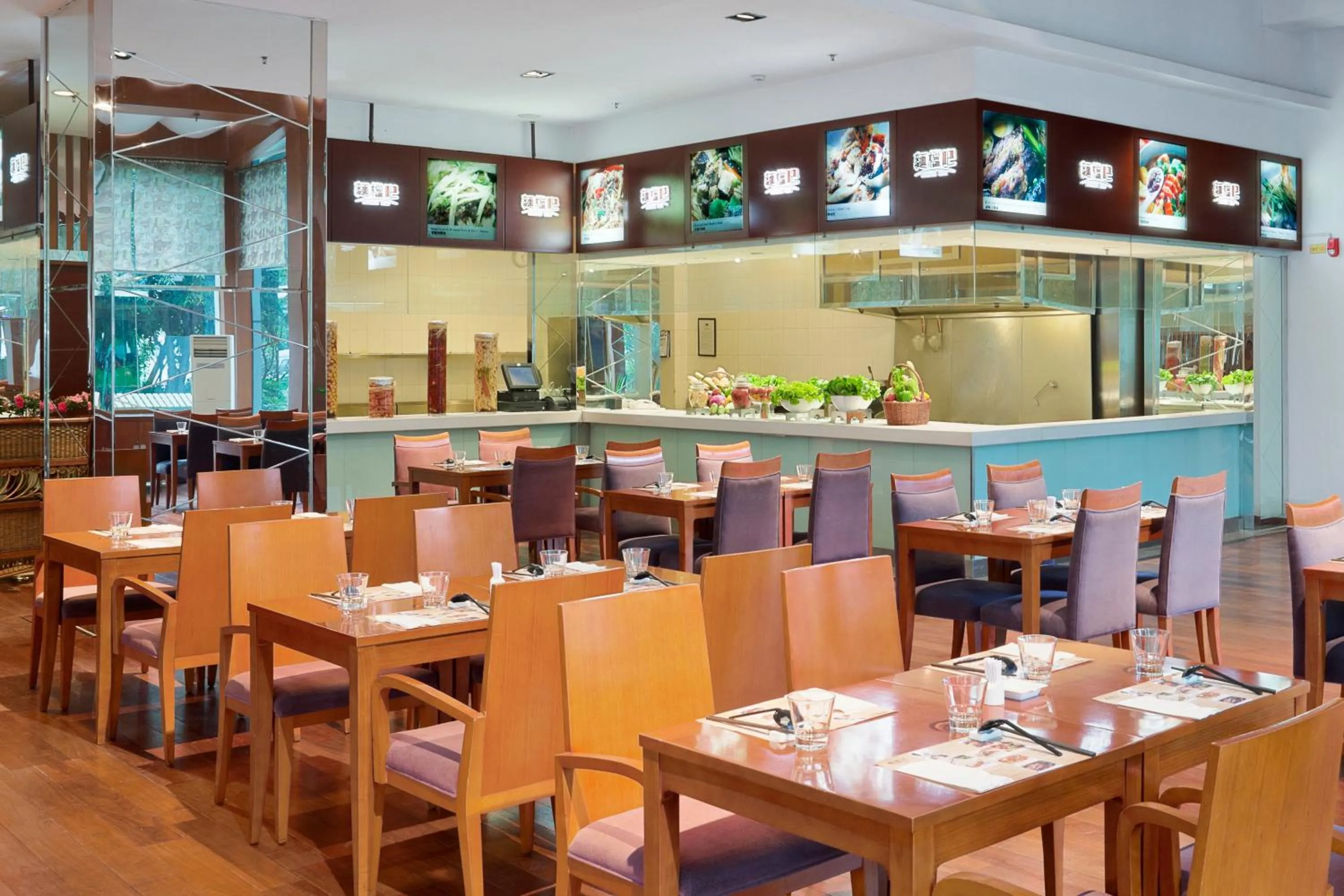 Restaurant/places to eat in Holiday Inn Chengdu Century City West, an IHG Hotel
