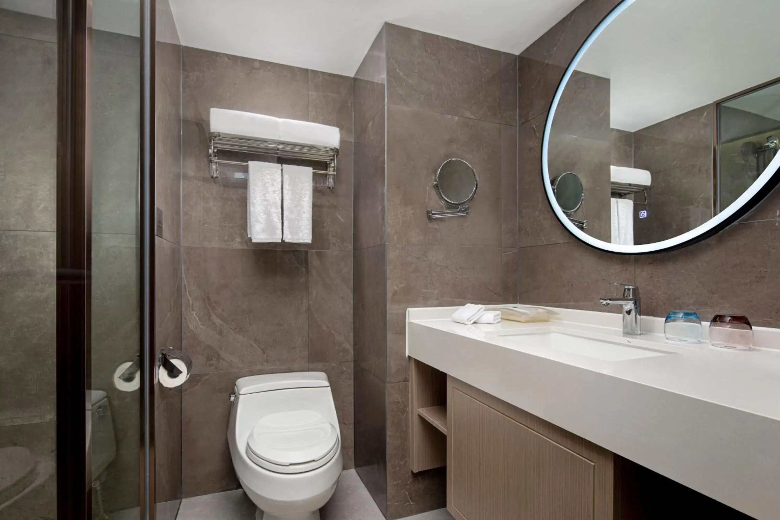 Standard Double Room with Two Double Beds in Holiday Inn Chengdu Century City-WestTower Standard Double Room with Two Double Beds in Holiday Inn Chengdu Century City-WestTower