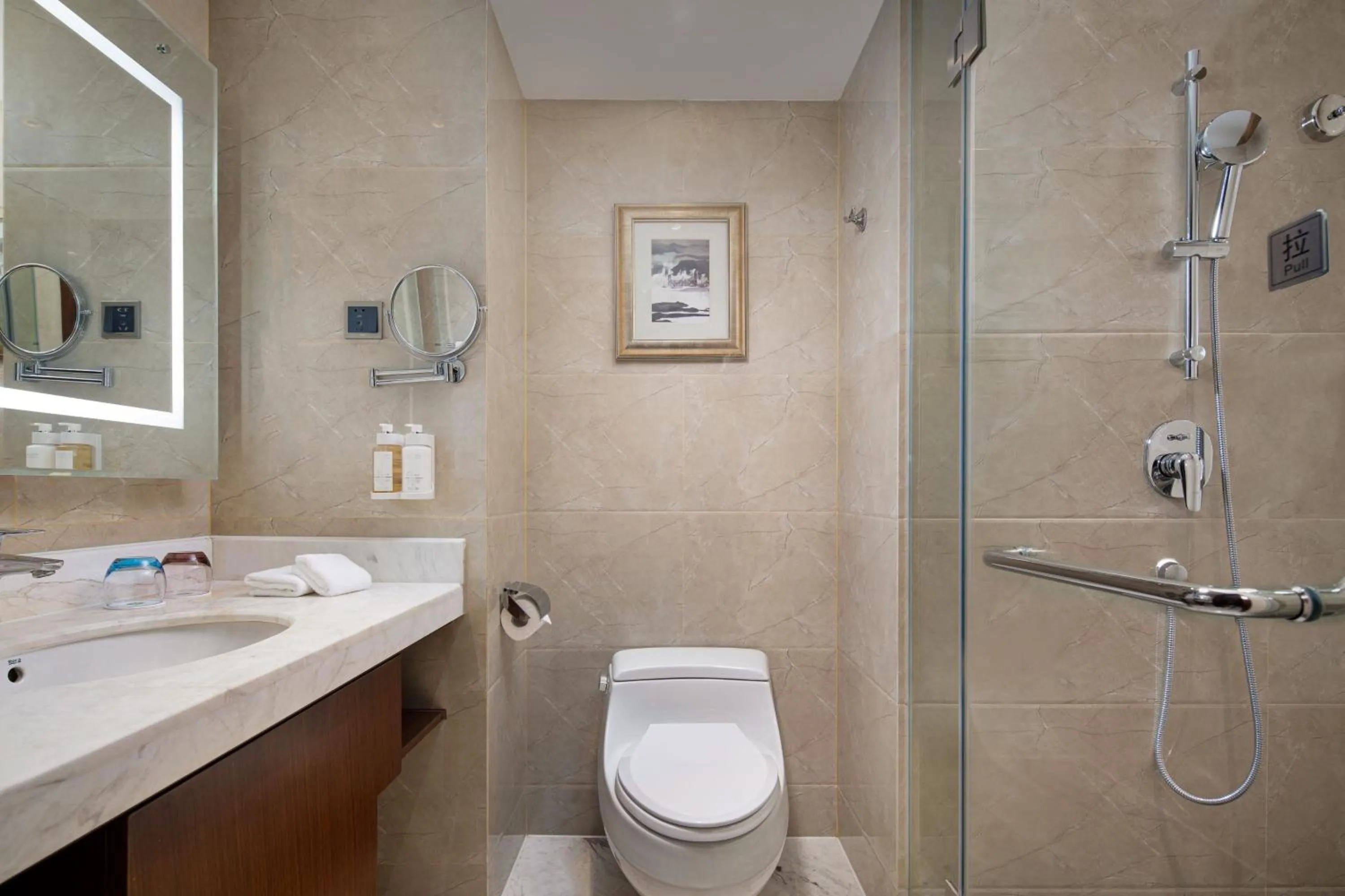 Photo of the whole room in Holiday Inn Chengdu Century City West, an IHG Hotel