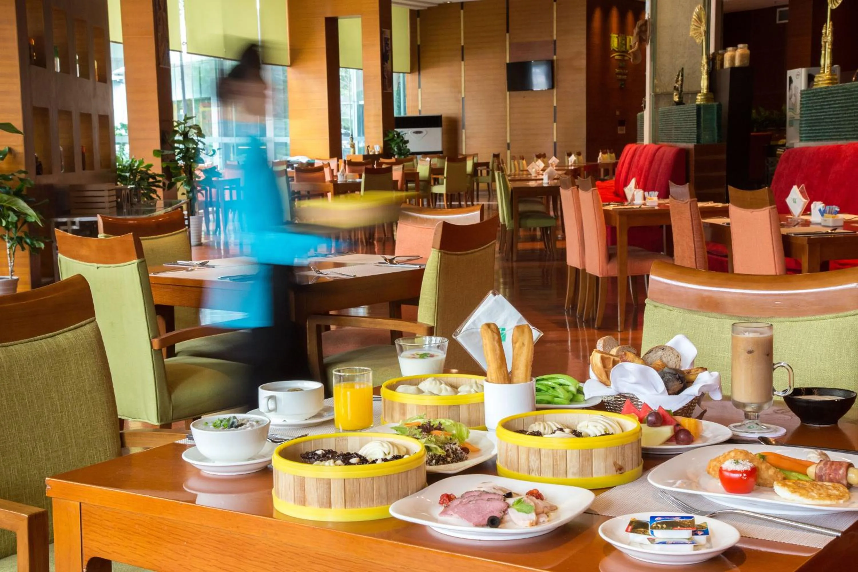 Restaurant/places to eat in Holiday Inn Chengdu Century City West, an IHG Hotel