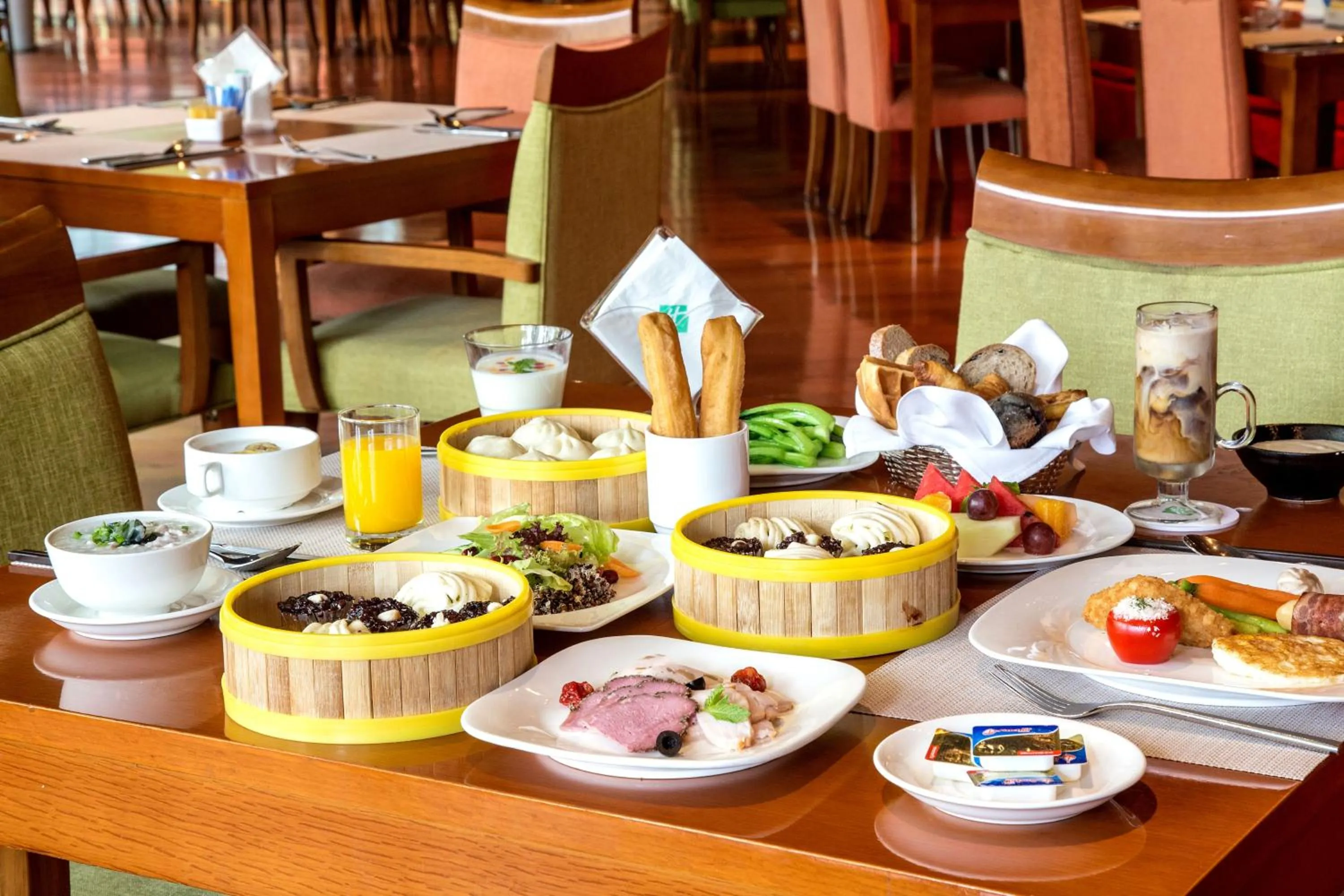 Breakfast in Holiday Inn Chengdu Century City West, an IHG Hotel