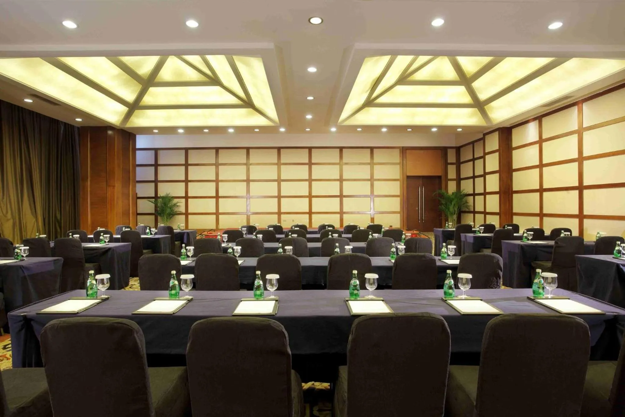 Meeting/conference room in Holiday Inn Chengdu Century City West, an IHG Hotel