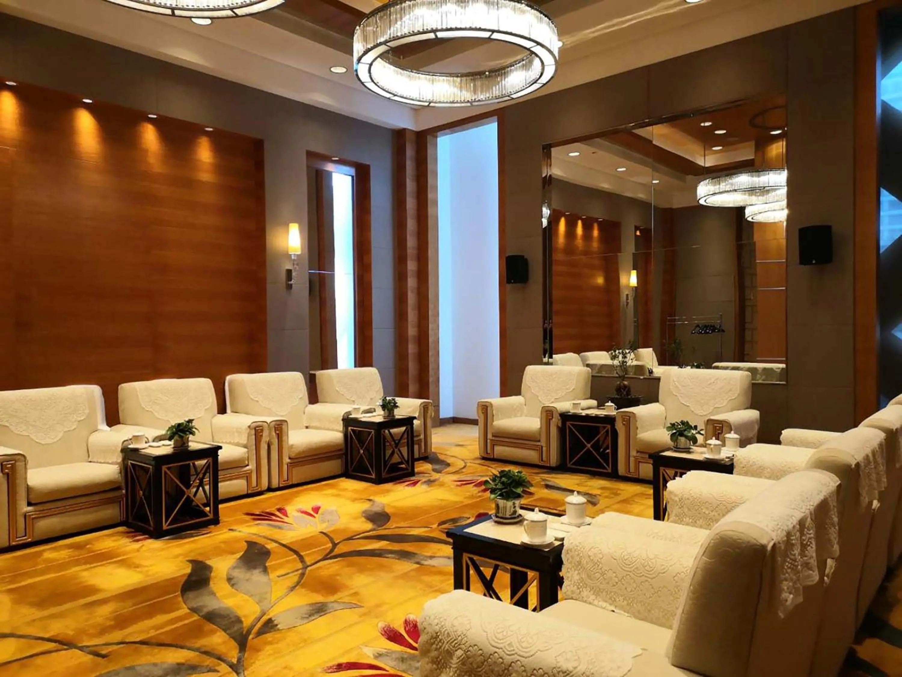 Meeting/conference room in Holiday Inn Chengdu Century City West, an IHG Hotel