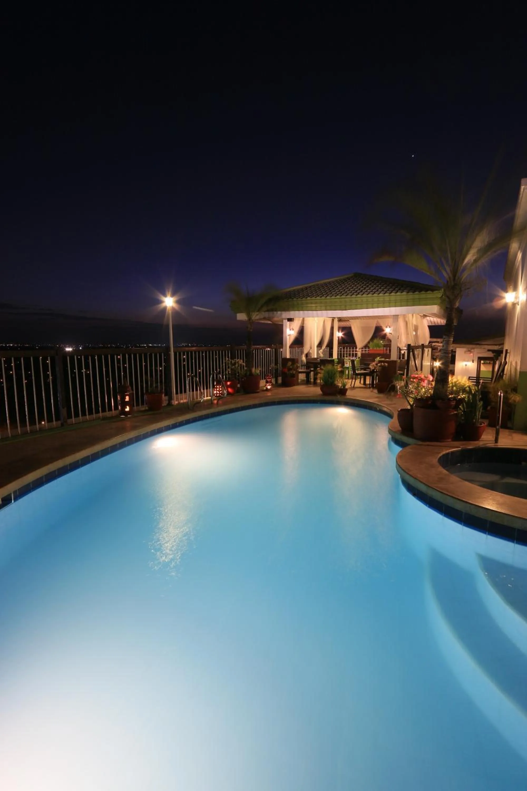 Swimming pool in Parque España Residence Hotel