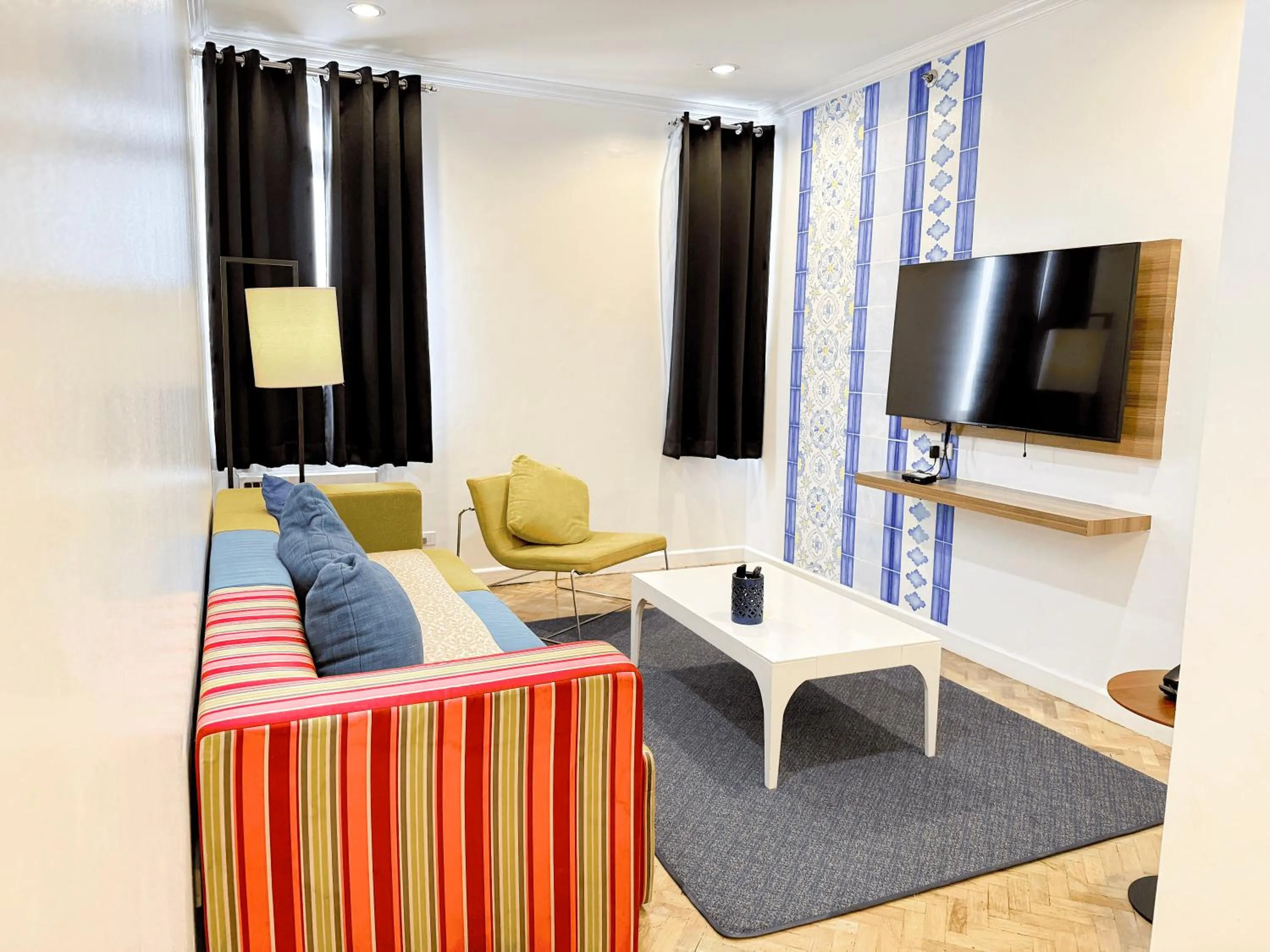 TV and multimedia in Parque España Residence Hotel