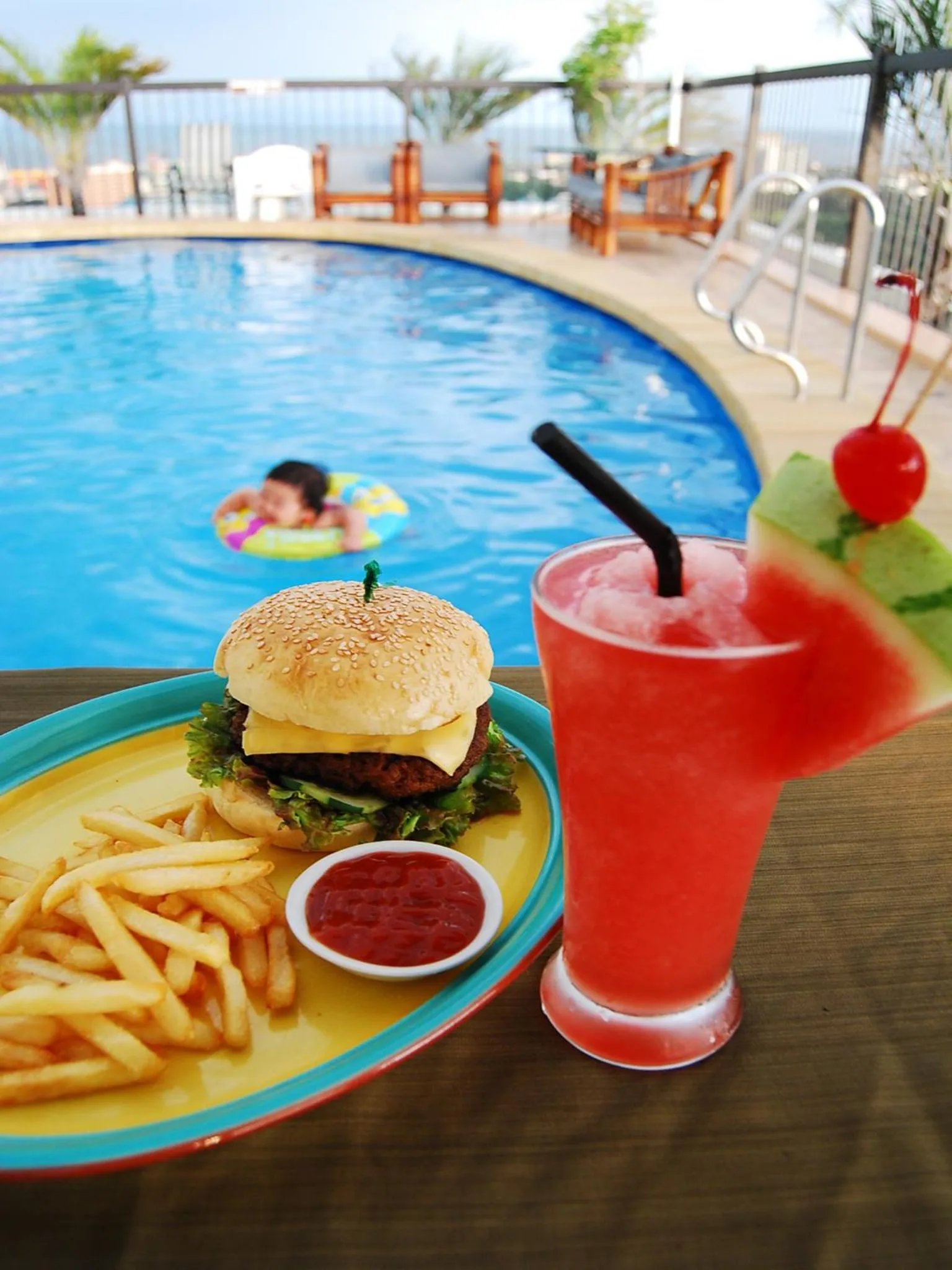 Swimming pool in Parque España Residence Hotel