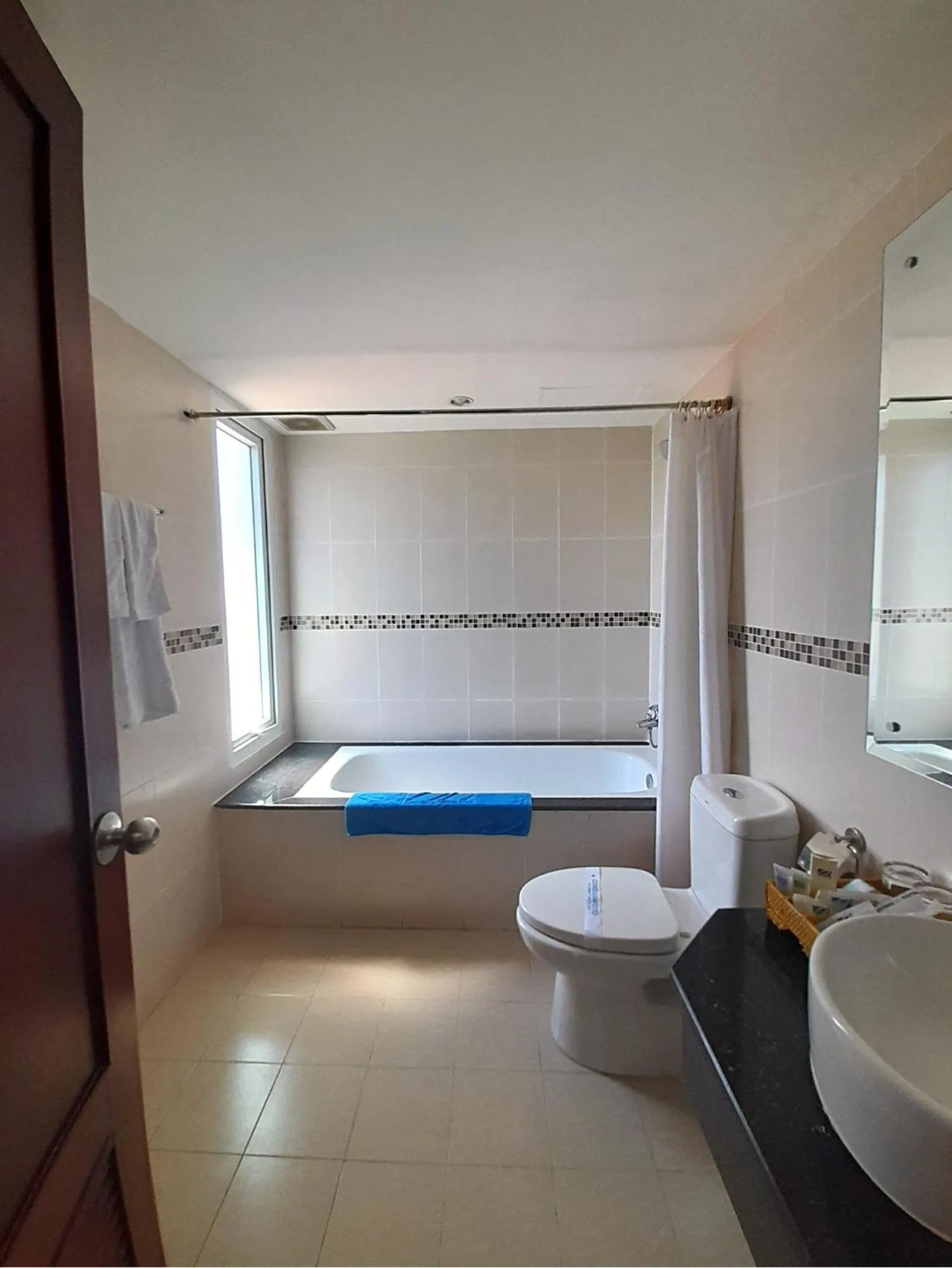 Toilet in Mondial Hotel Hue