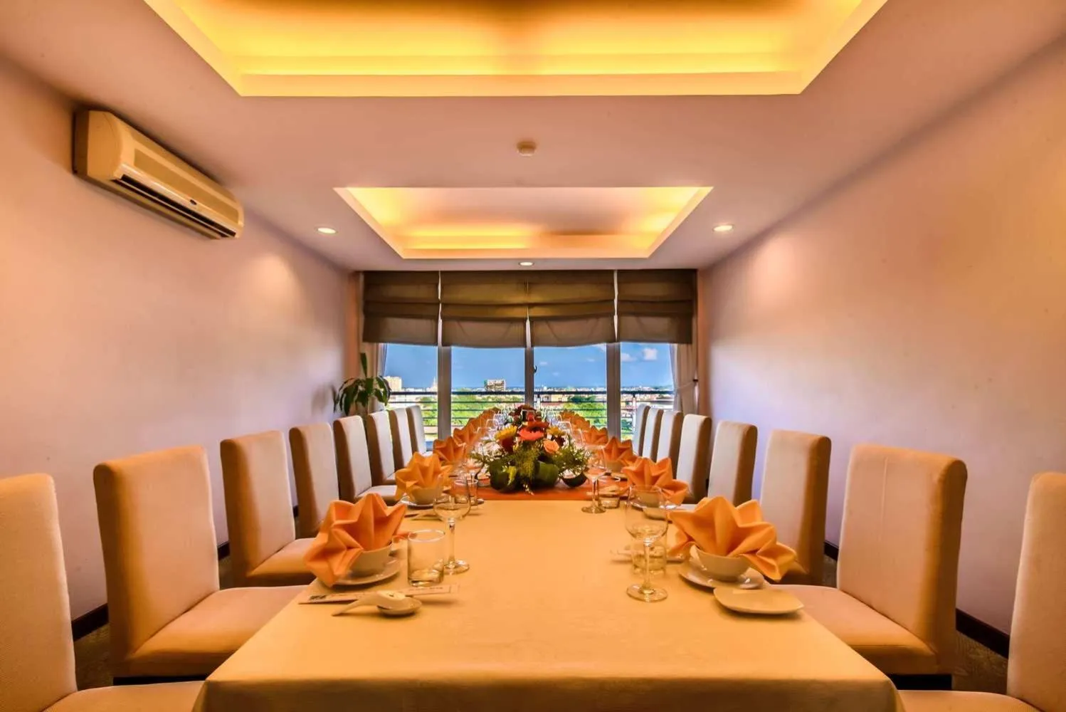 Restaurant/places to eat in Mondial Hotel Hue