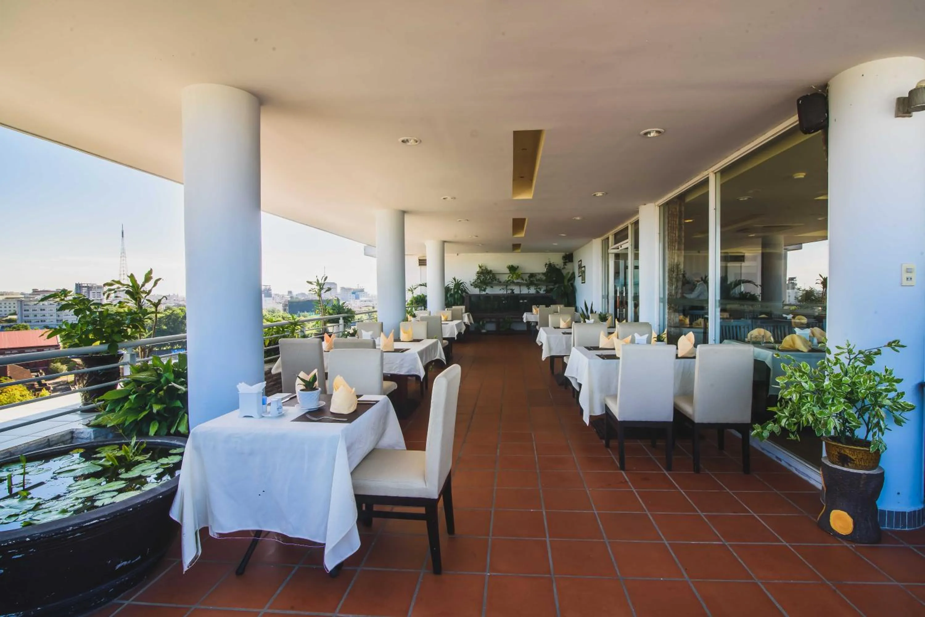 Restaurant/places to eat in Mondial Hotel Hue