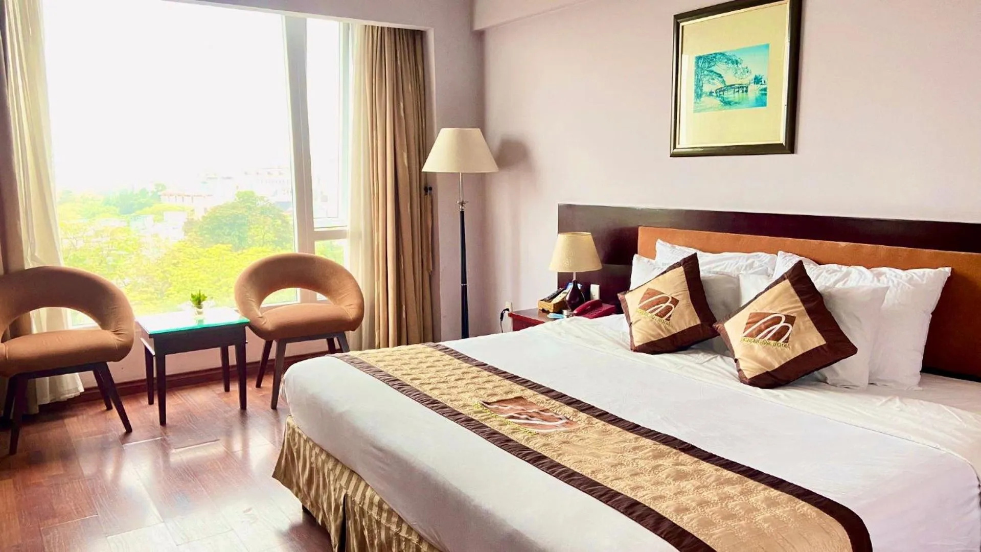 Bed in Mondial Hotel Hue