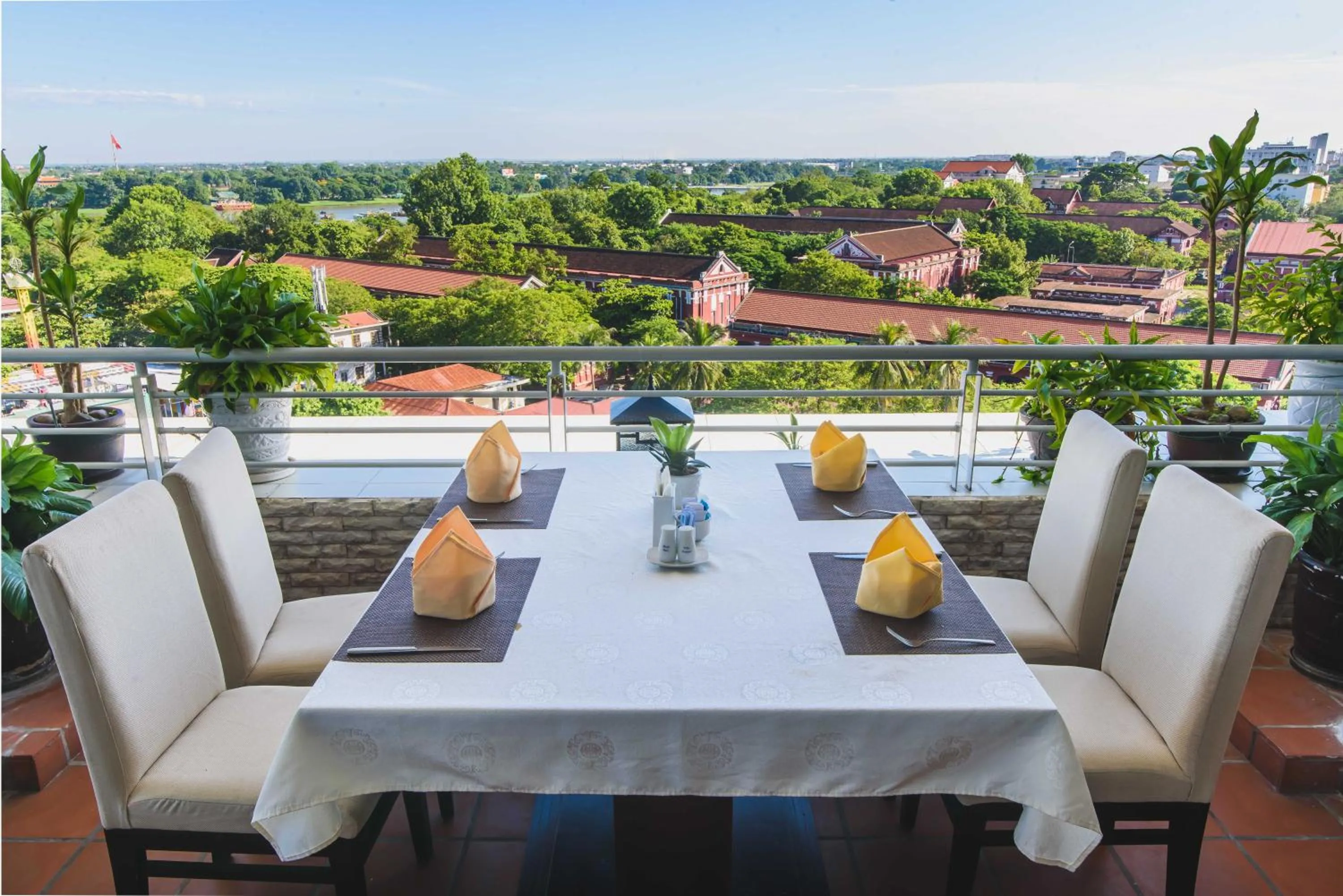 Restaurant/places to eat in Mondial Hotel Hue