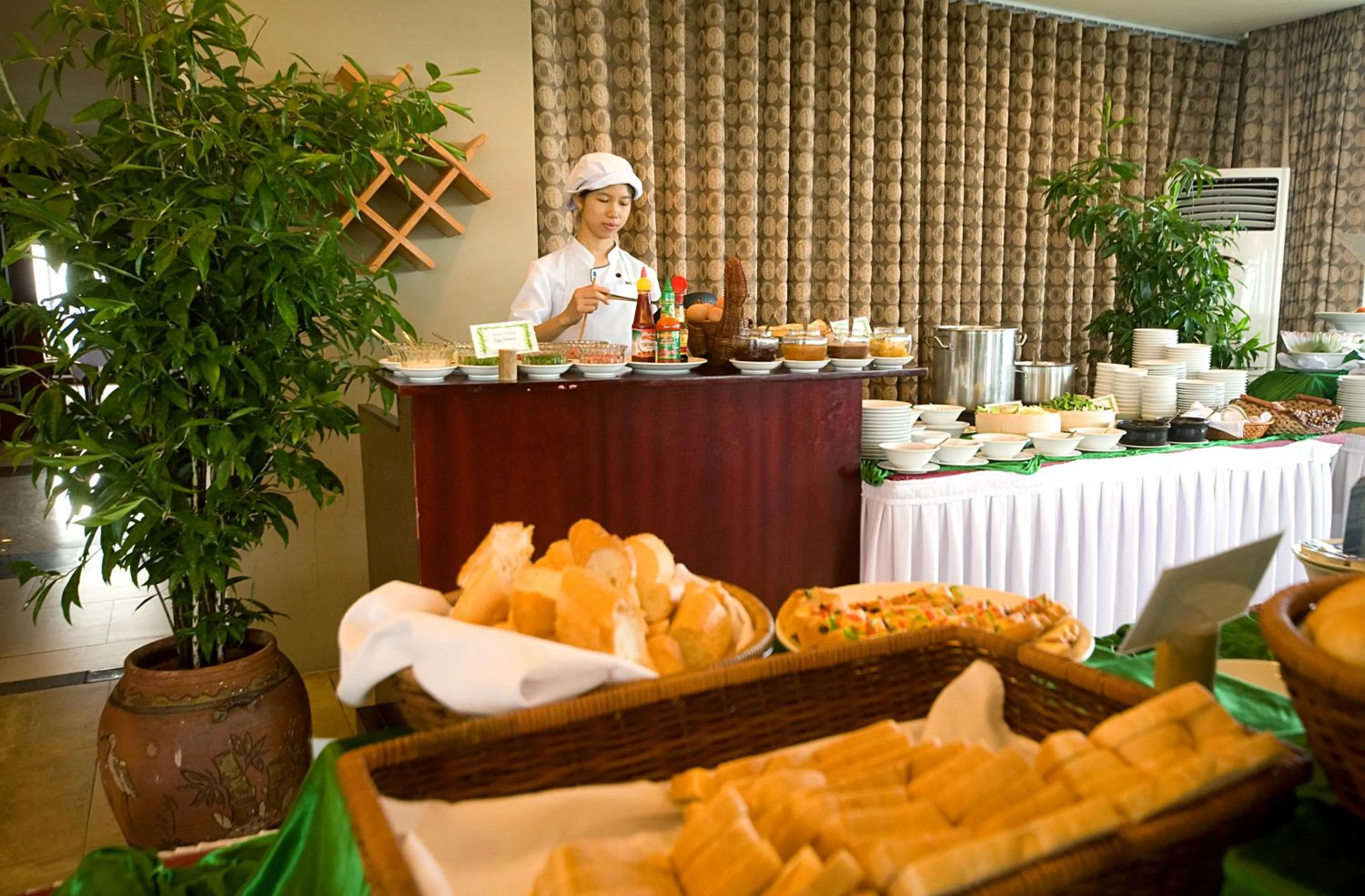Restaurant/places to eat in Mondial Hotel Hue