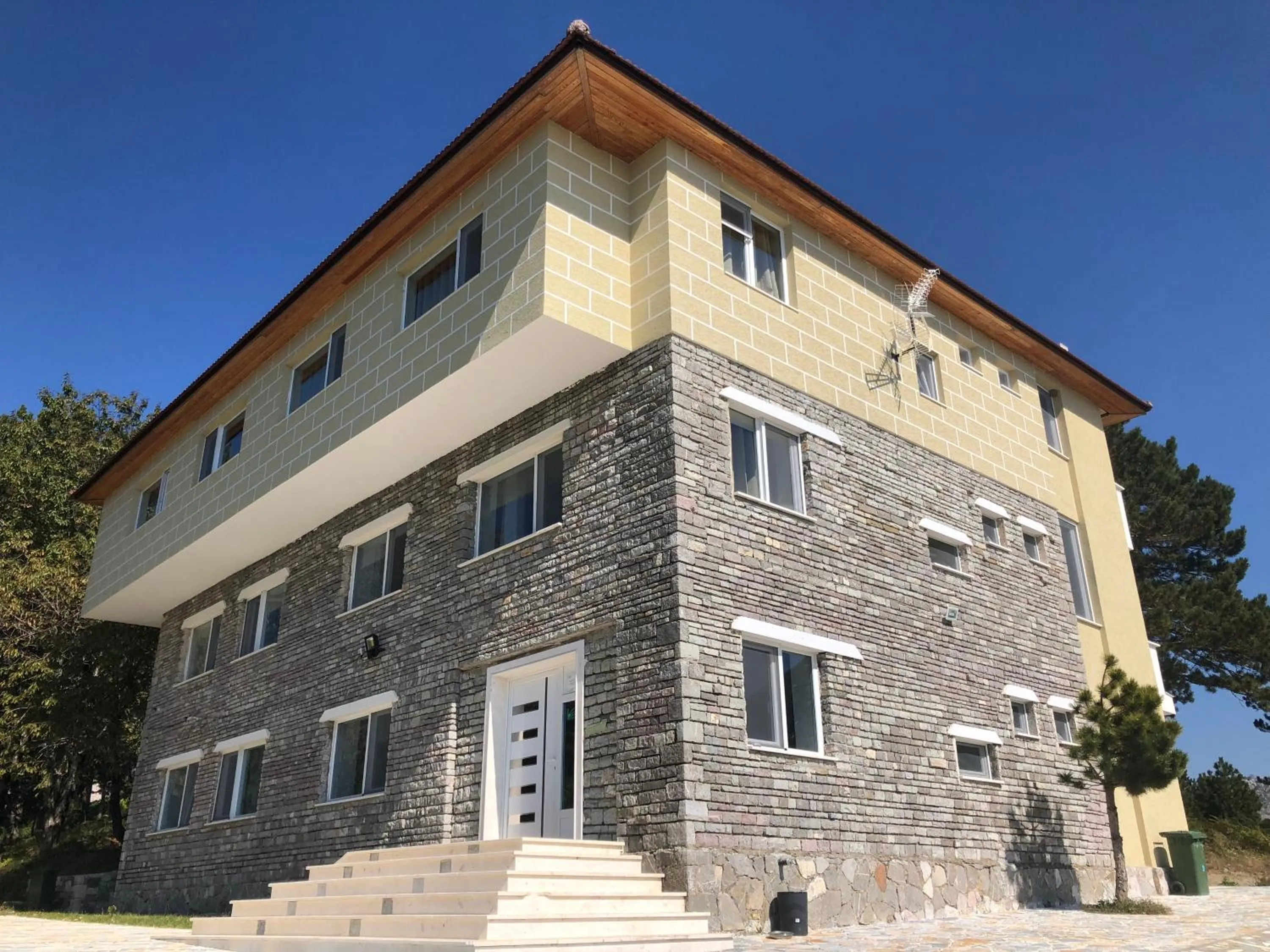 Facade/entrance in Shkreli Resort Qafeshtame