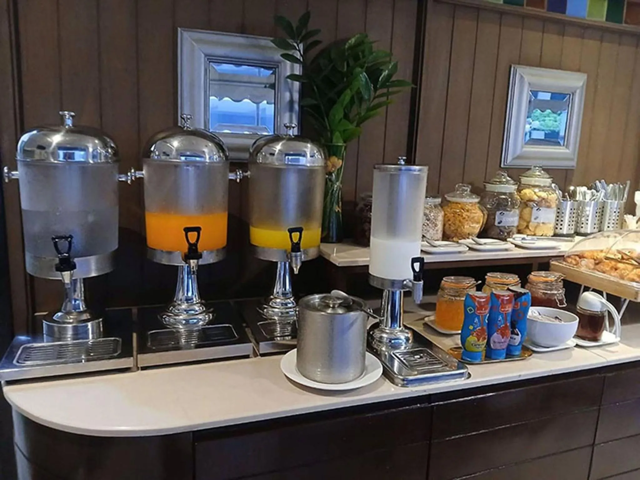 Breakfast in Sawasdee Hotel @ Sukhumvit Soi 8
