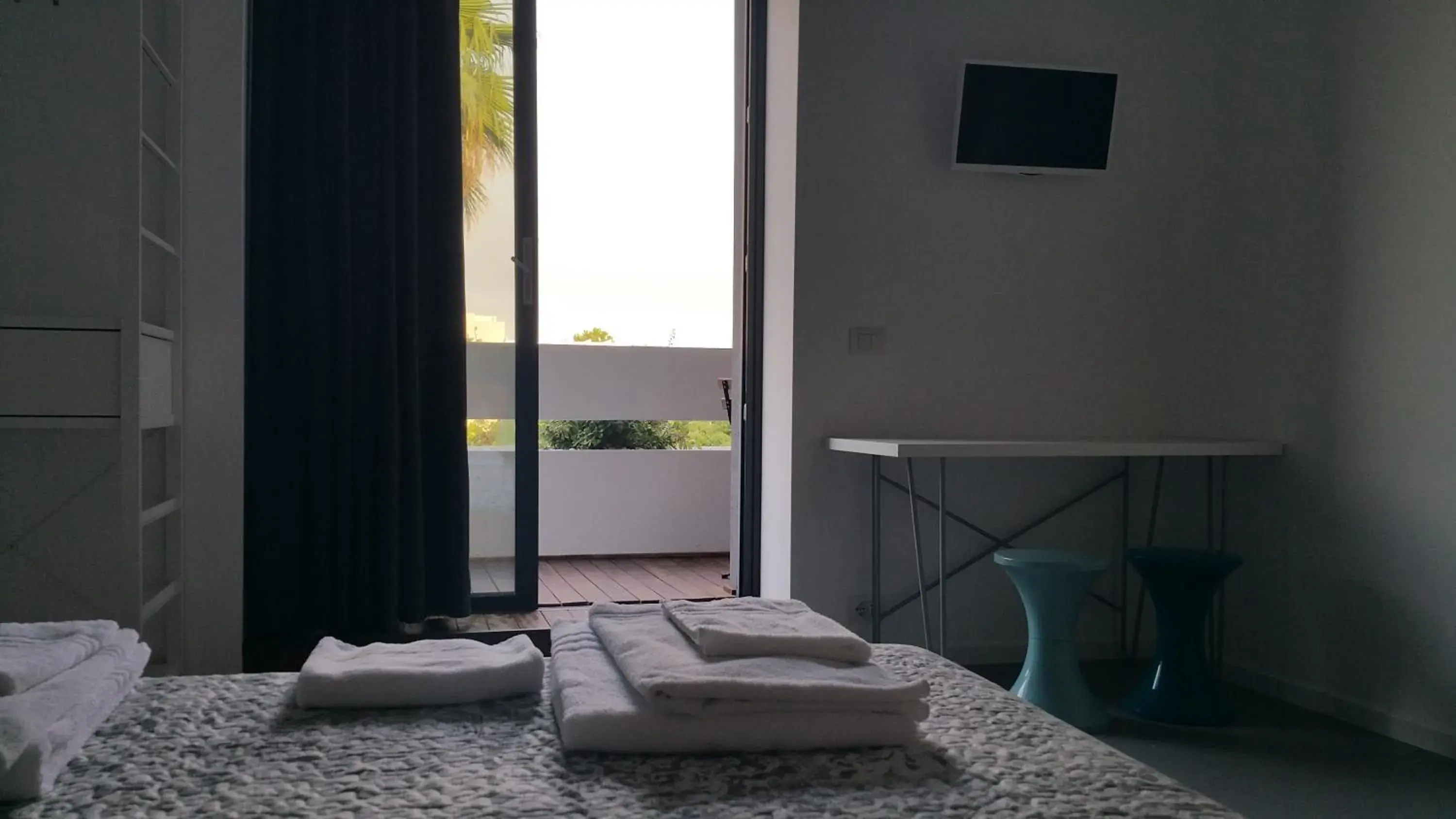 Deluxe Double Room with Balcony and Sea View in B&B Brezza di Mare Deluxe Double Room with Balcony and Sea View in B&B Brezza di Mare