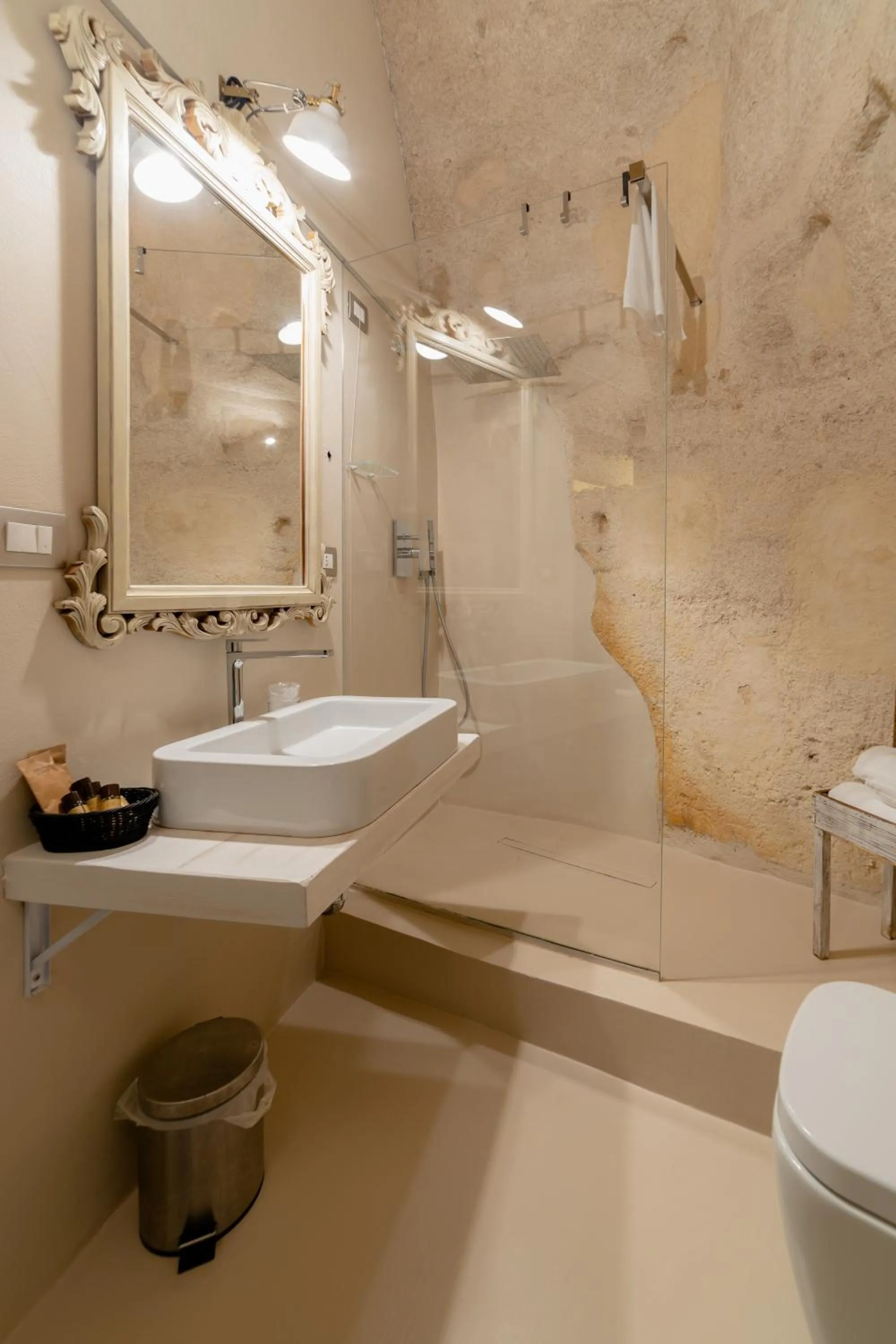 Bathroom in Thymus Residence nei Sassi