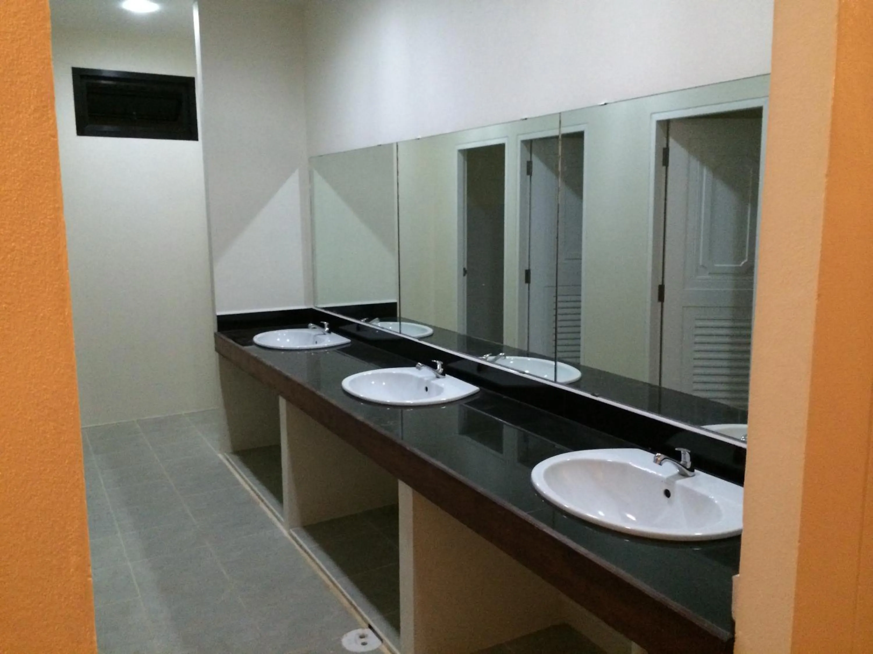 Bathroom in บ้านกรนรา Baan Kornnara