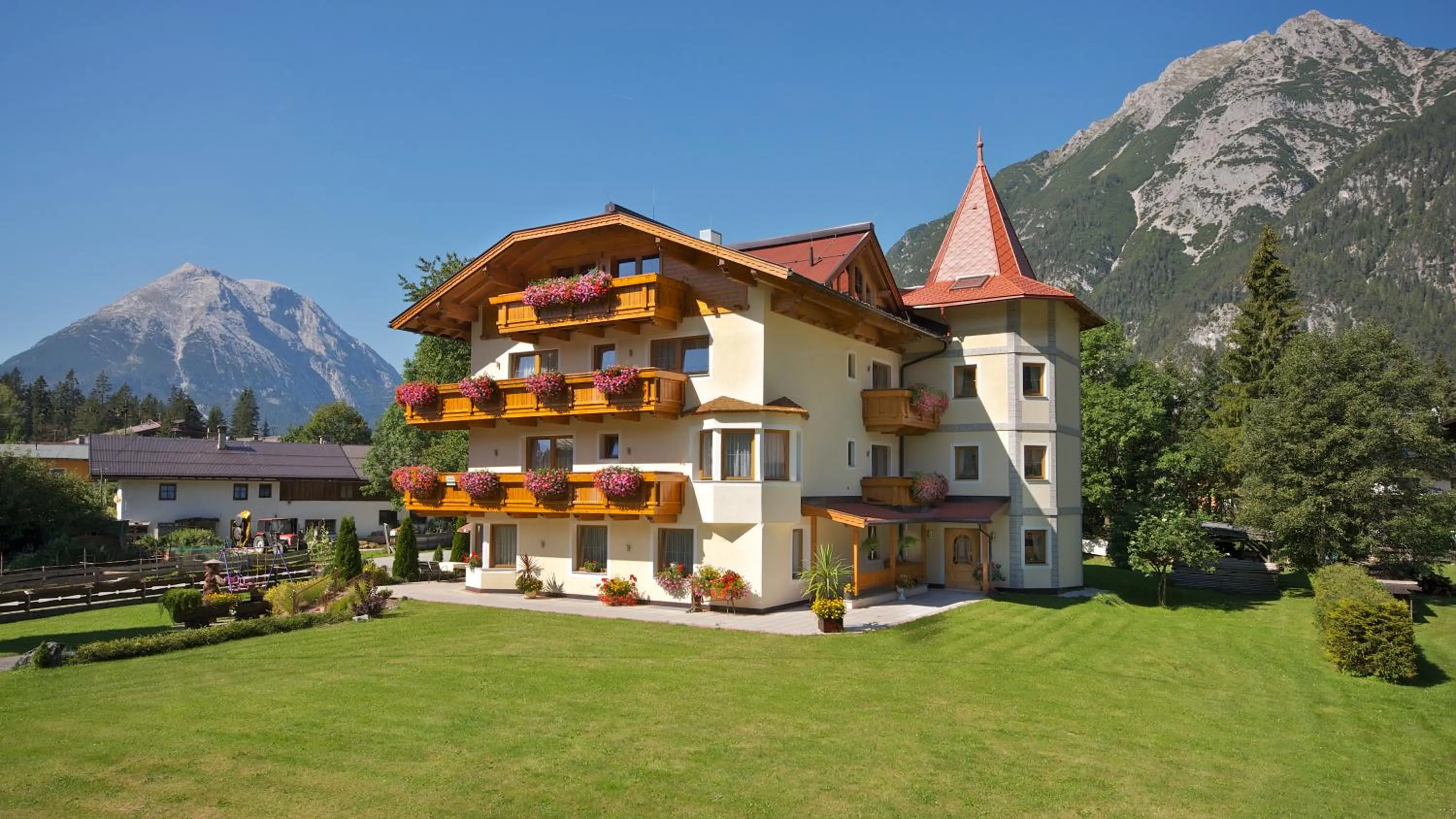 Facade/entrance in Hotel-Garni Weidacherhof