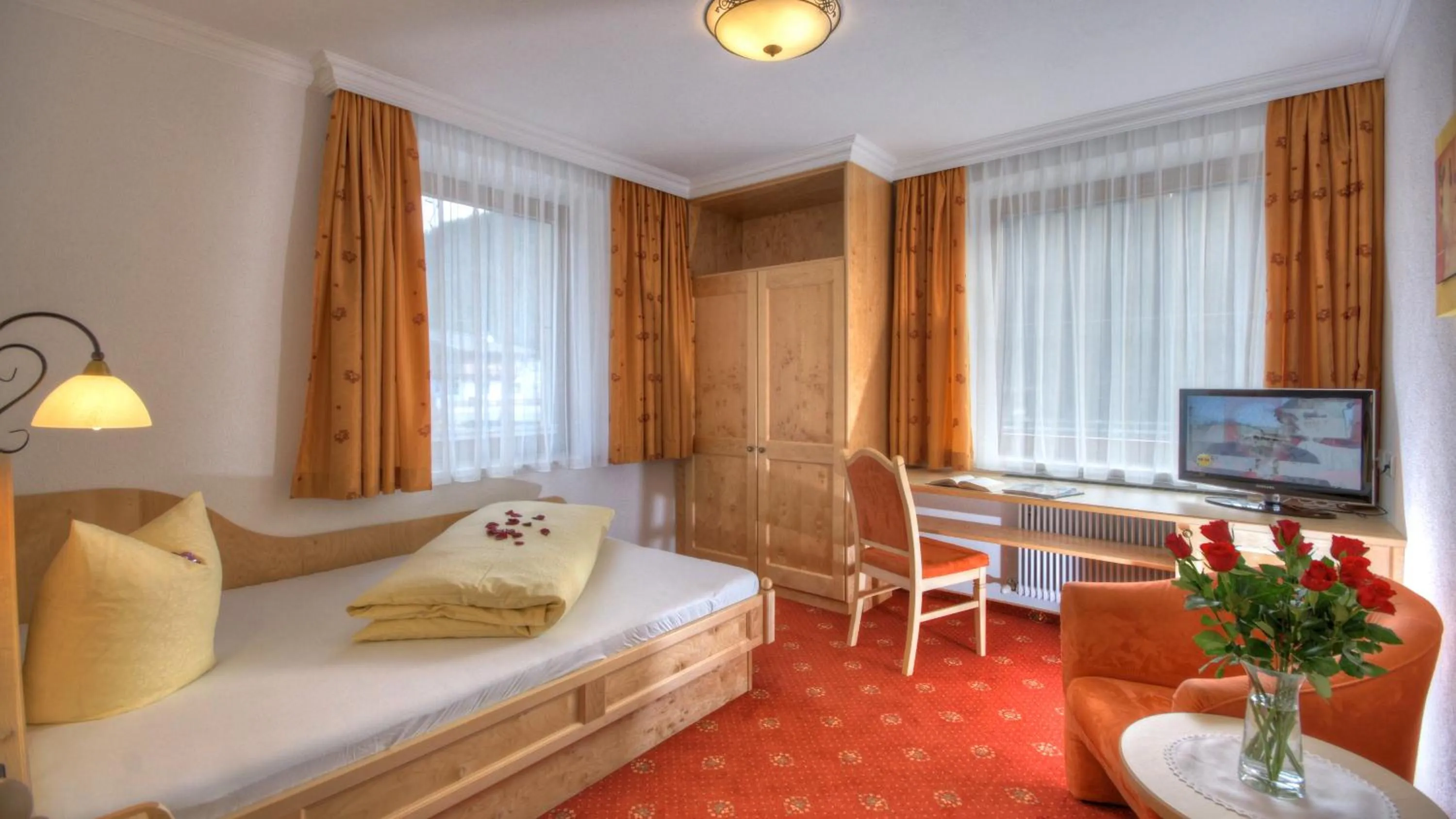 Photo of the whole room, Bed in Hotel-Garni Weidacherhof