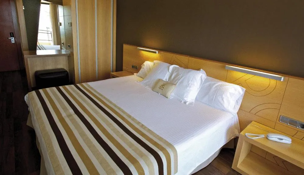 Photo of the whole room, Bed in Hotel Restaurant Sant Pol