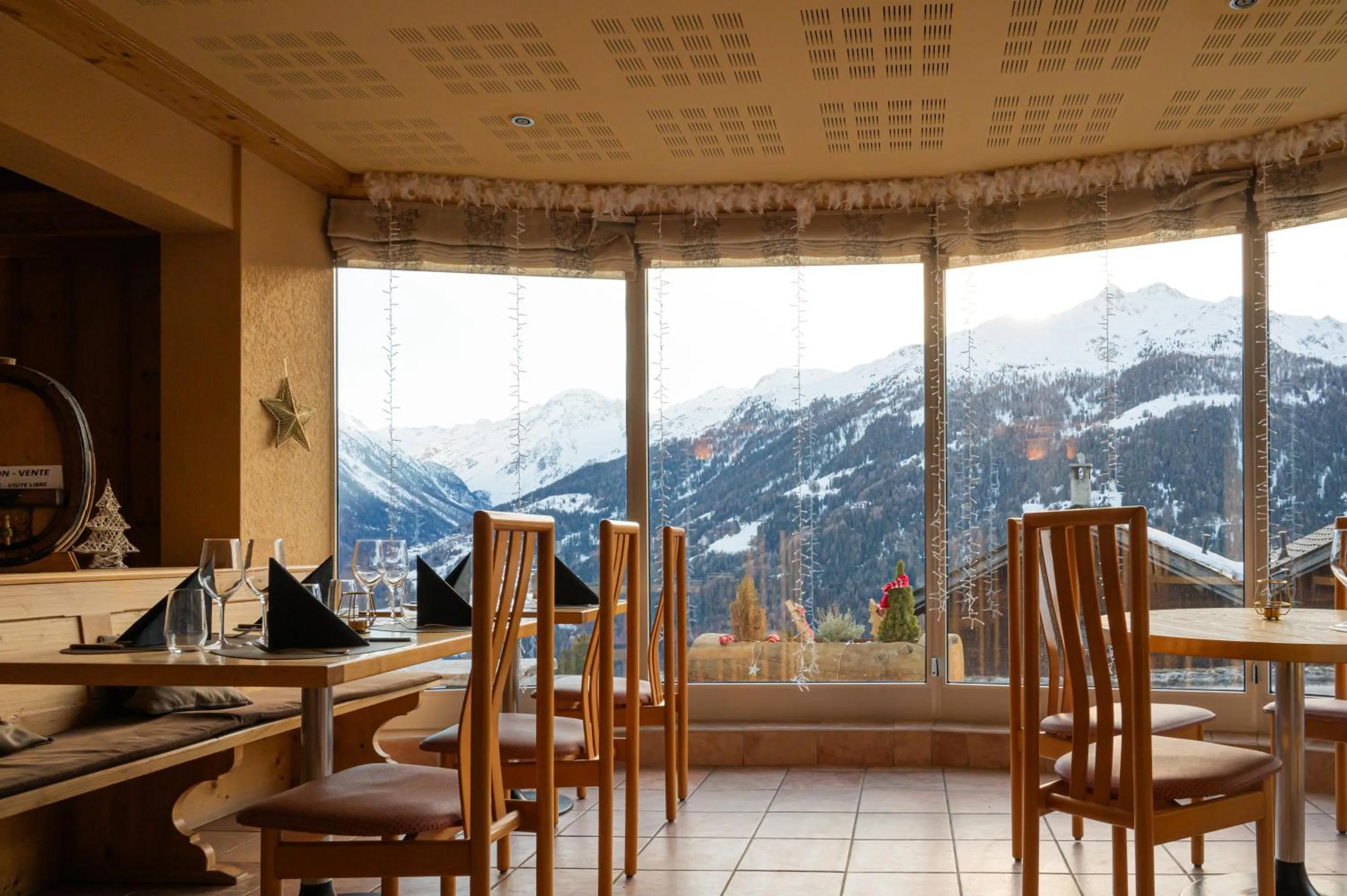 Restaurant/places to eat in Hotel le Beausite