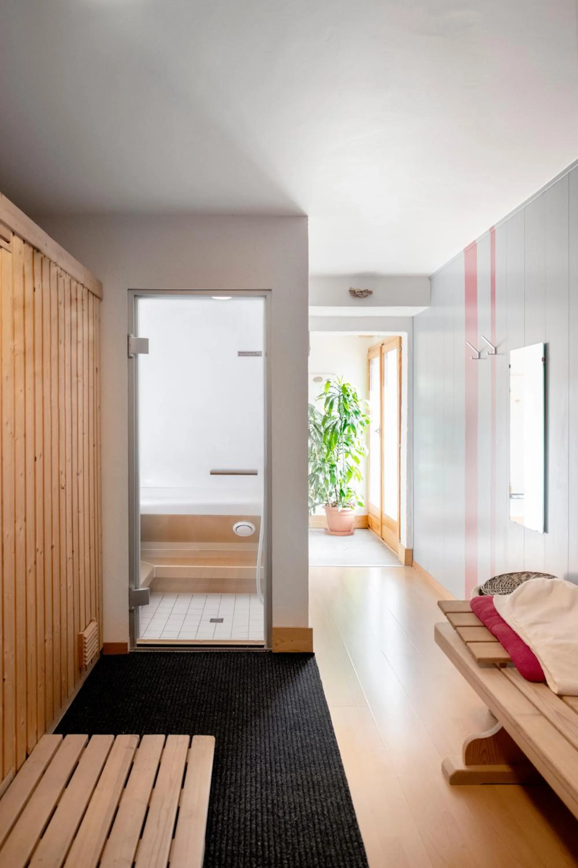 Steam room, Bed in Hotel le Beausite