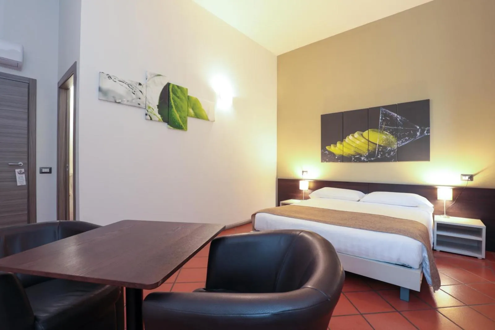 Large Double Room in Villa D&D