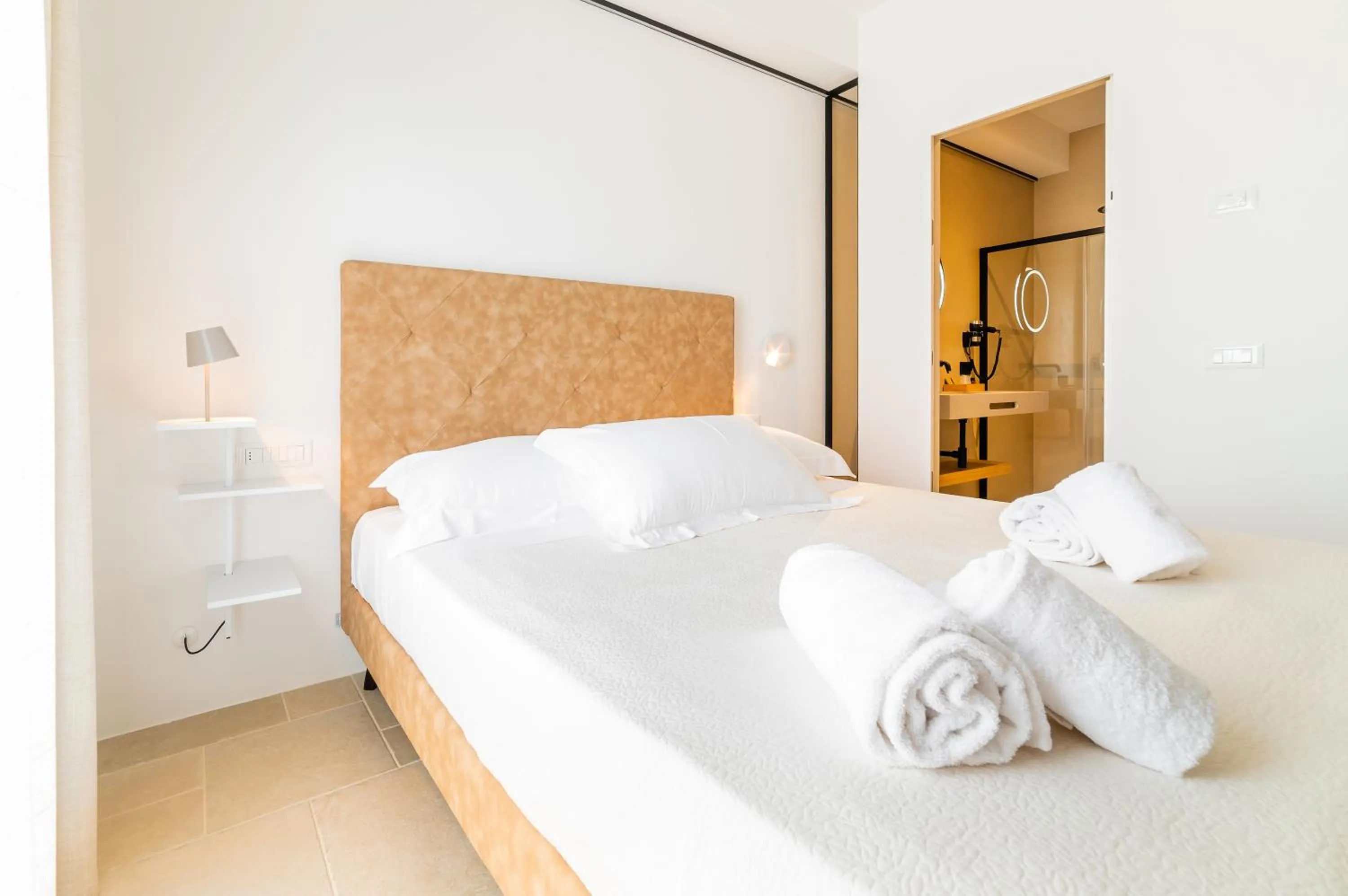 Photo of the whole room, Bed in B&B A C-Caste