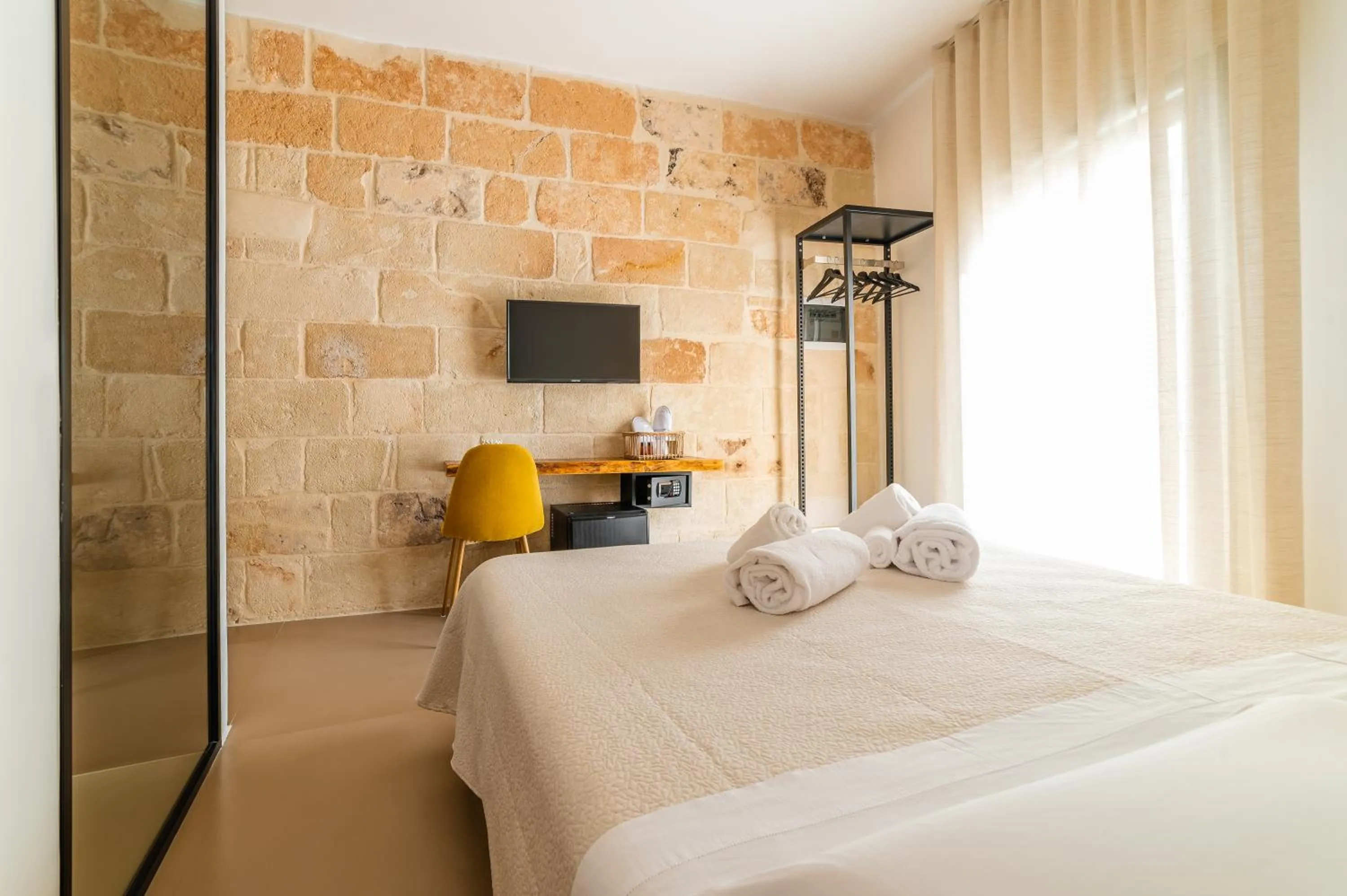 Photo of the whole room, Bed in B&B A C-Caste