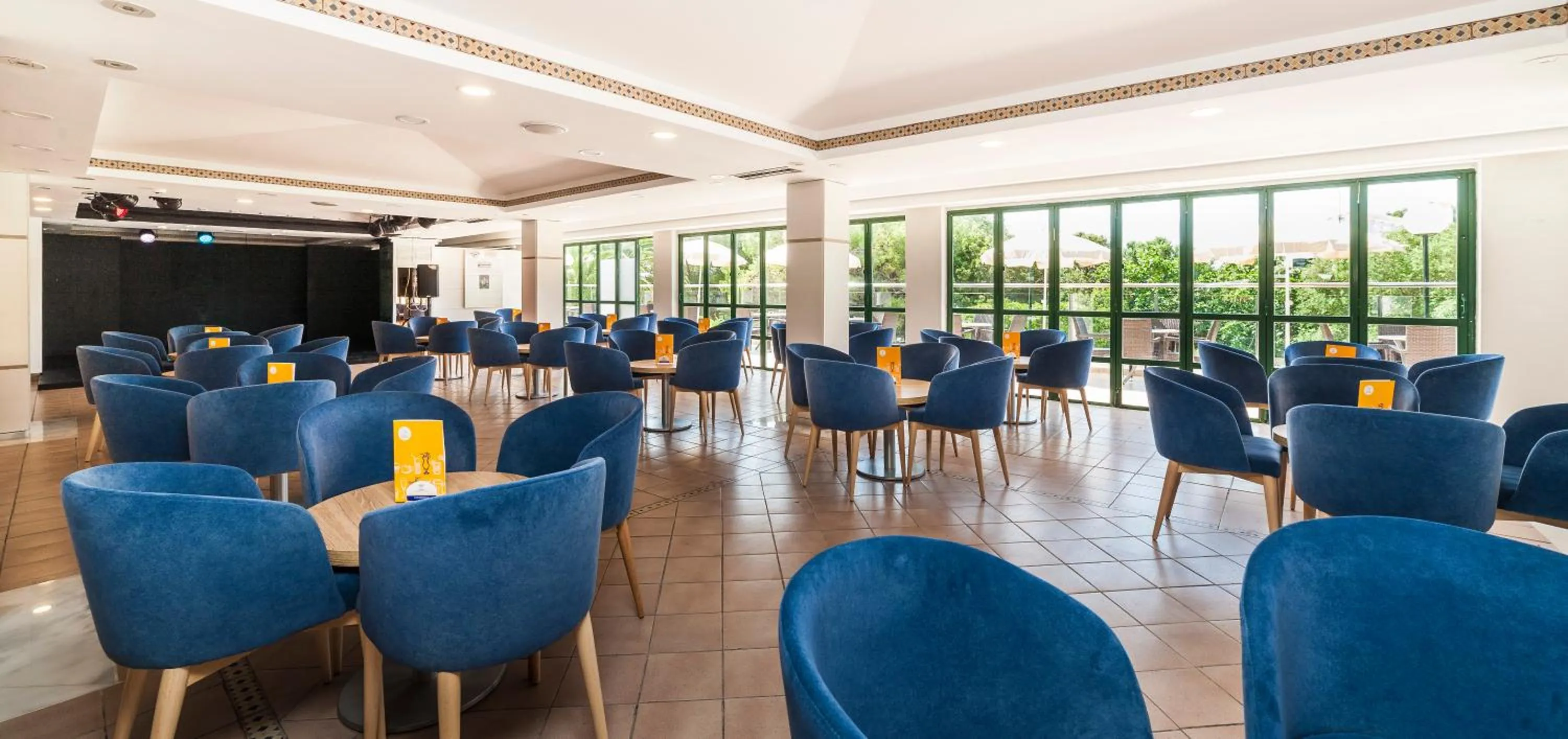 Lounge or bar in Globales Cala'n Blanes