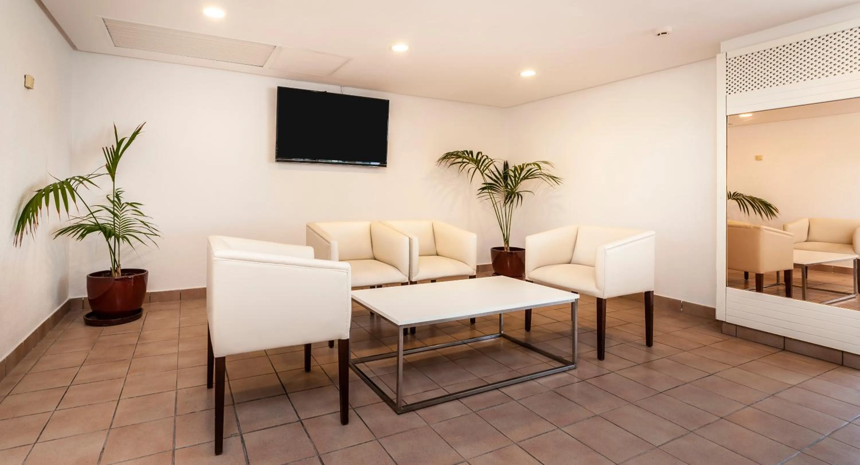 Lobby or reception in Globales Cala'n Blanes