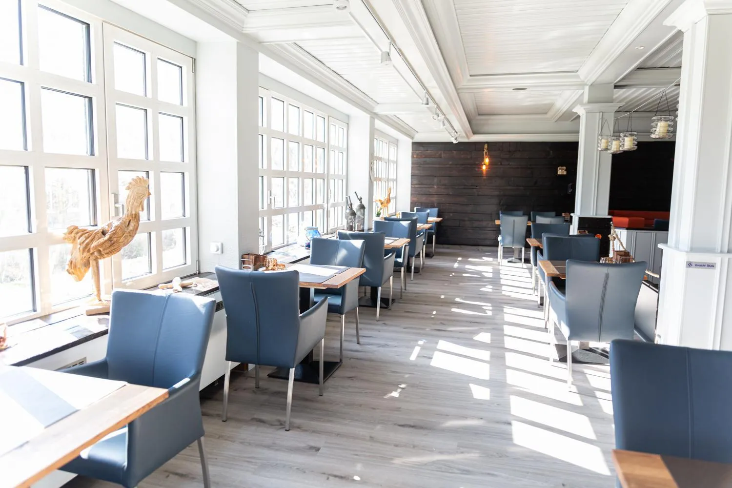 Restaurant/places to eat in TIDE Hotel