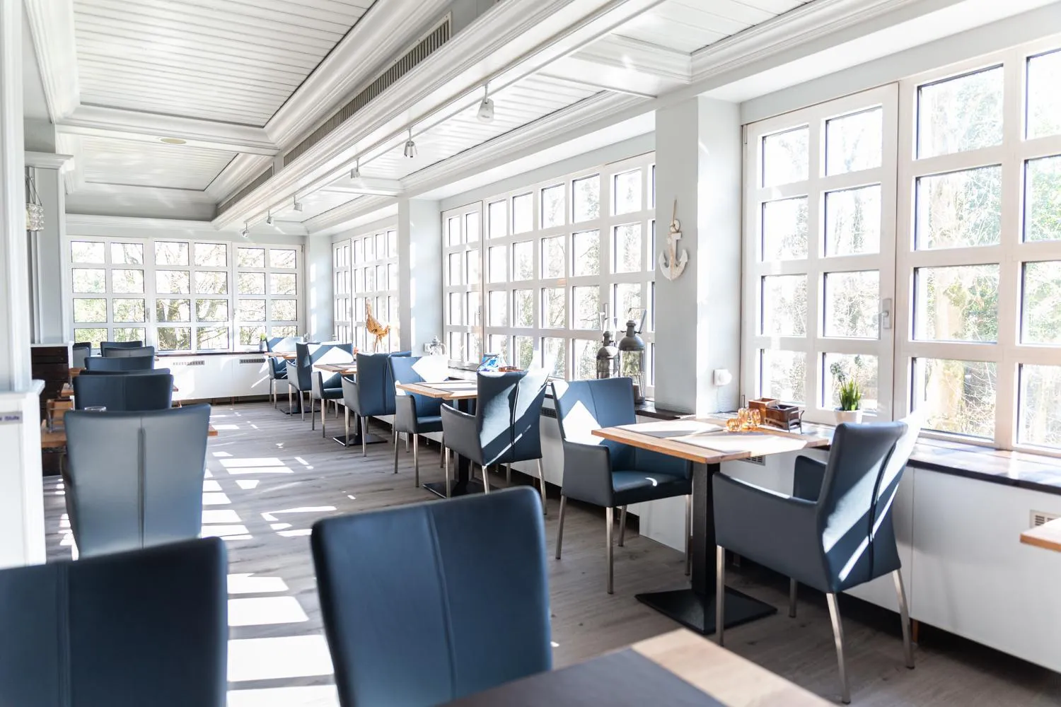 Restaurant/places to eat in TIDE Hotel