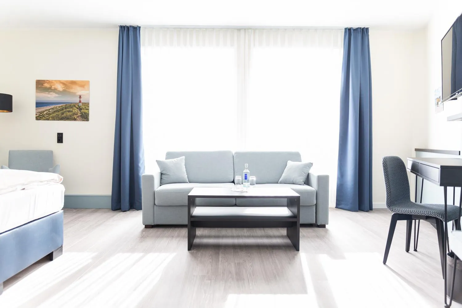 Photo of the whole room, Bed in TIDE Hotel