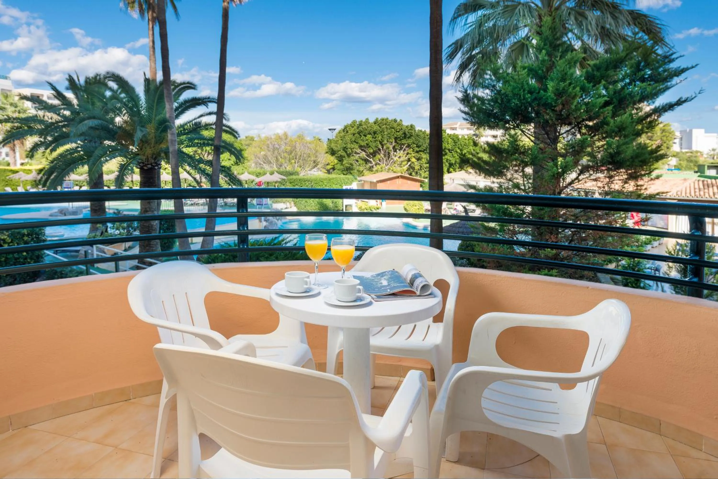 Swimming pool in Alcudia Beach Apartments