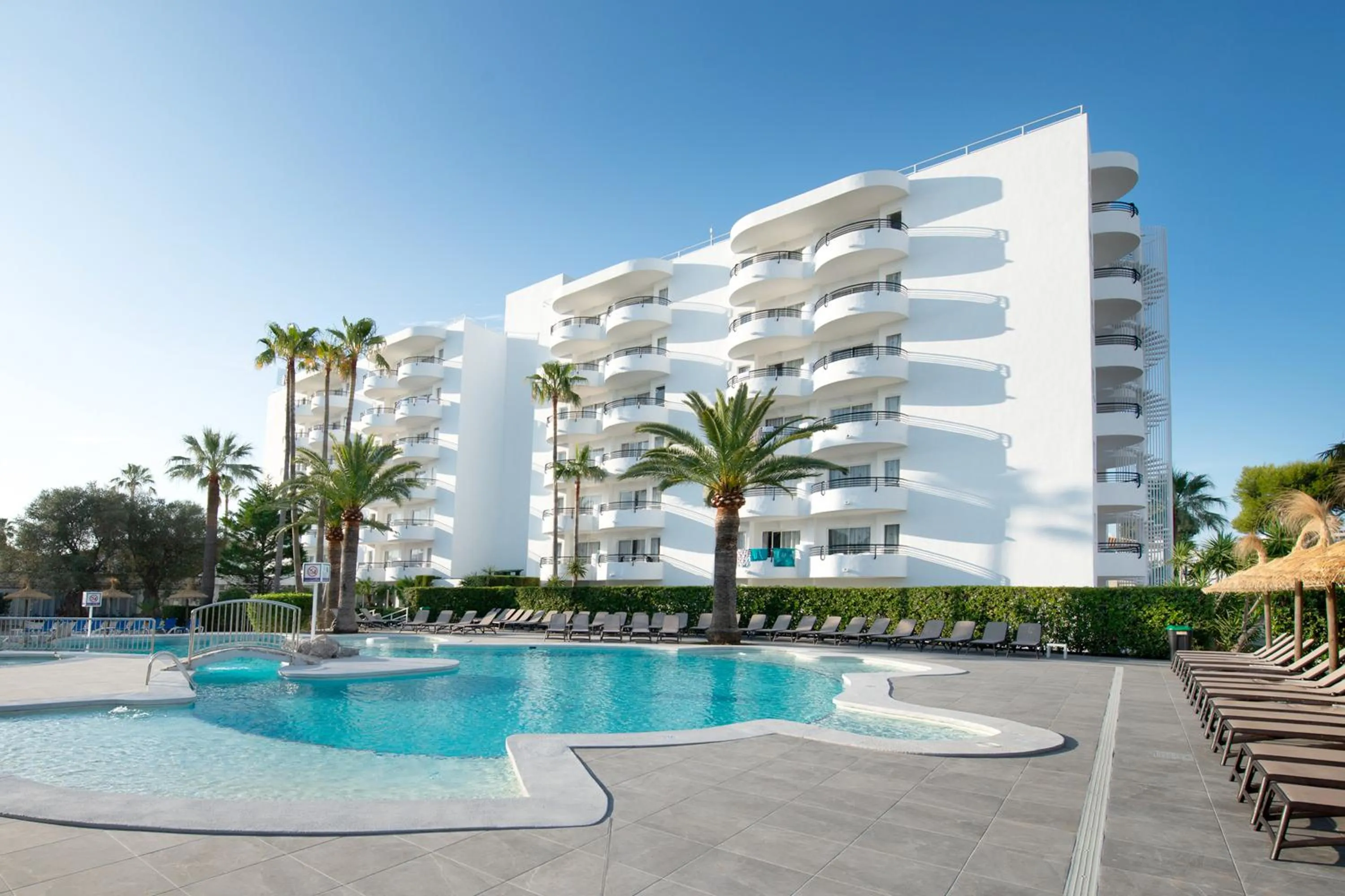 Swimming pool in Alcudia Beach Apartments