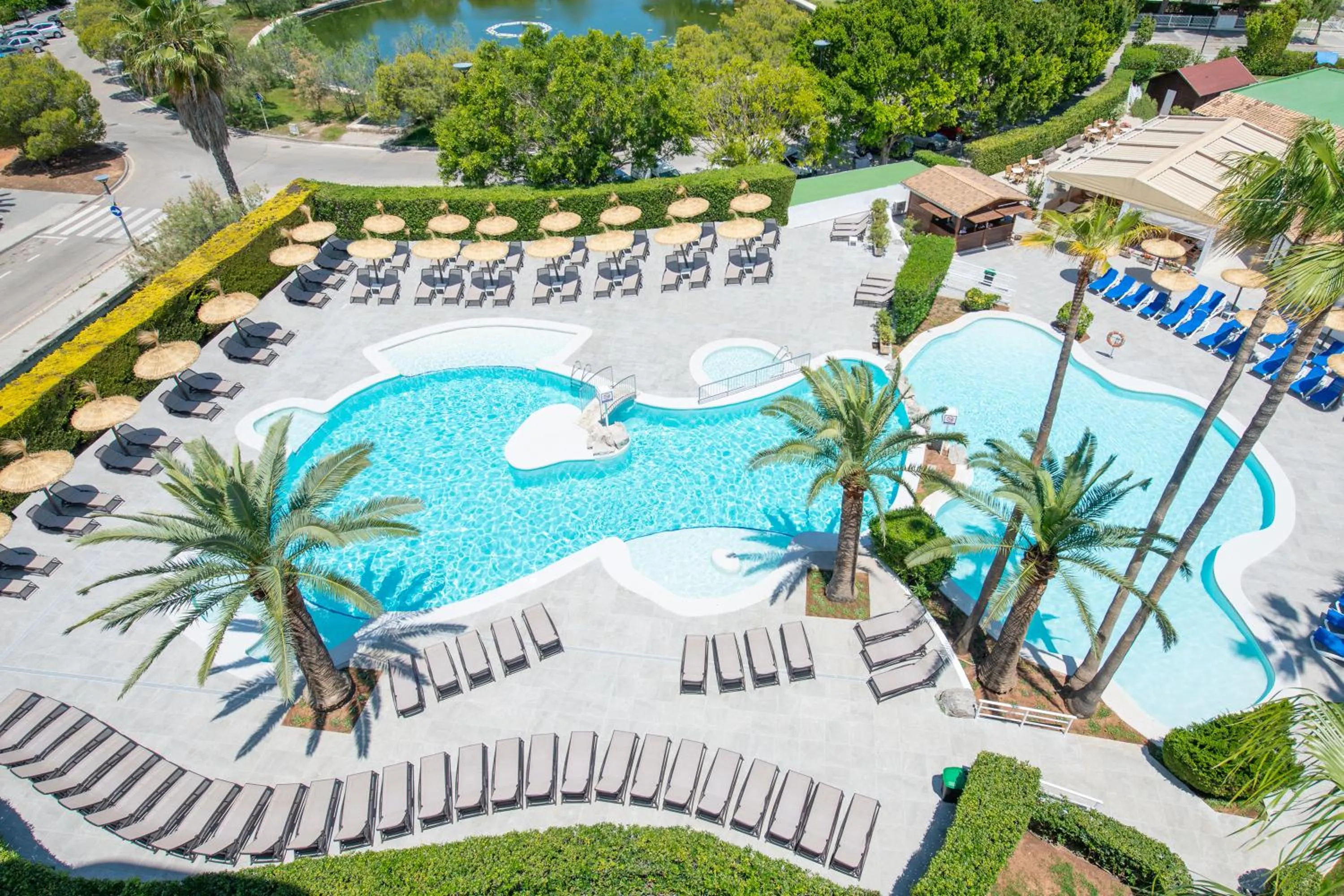 Swimming pool in Alcudia Beach Apartments