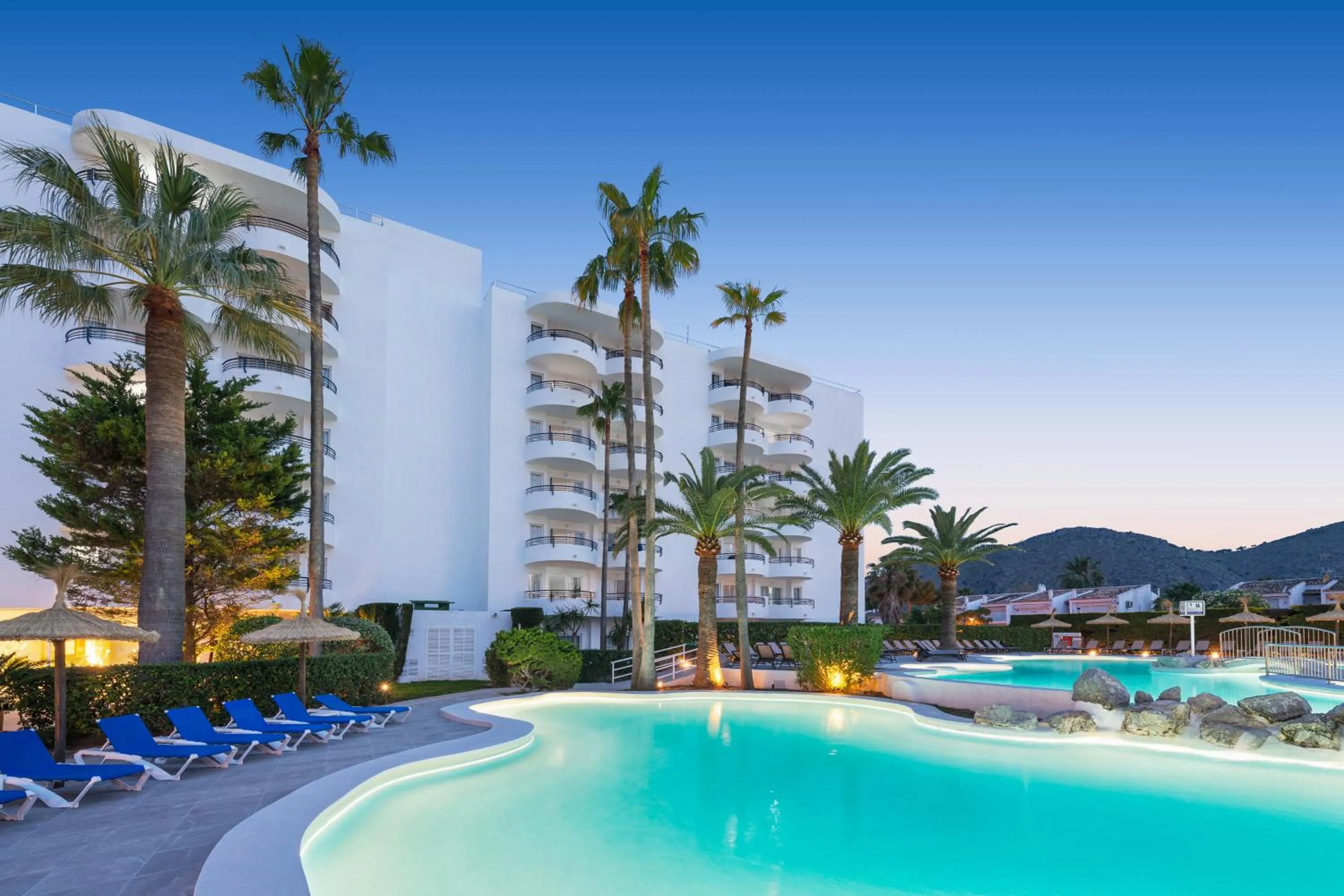 Swimming pool in Alcudia Beach Apartments