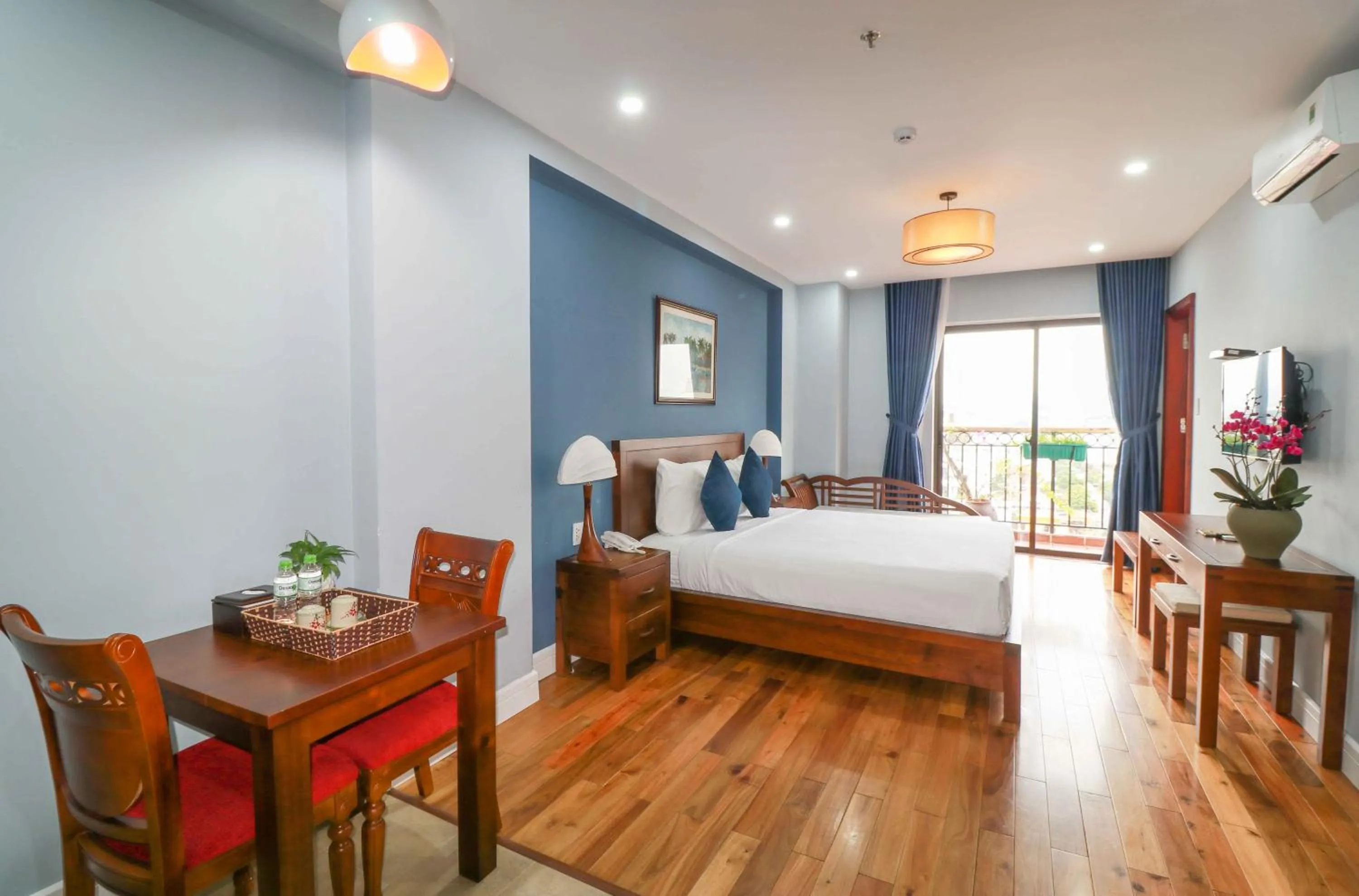 Photo of the whole room in Eco Green Boutique Hotel Da Nang