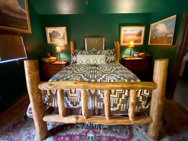 Bedroom, Bed in Rock Cottage Gardens B&B