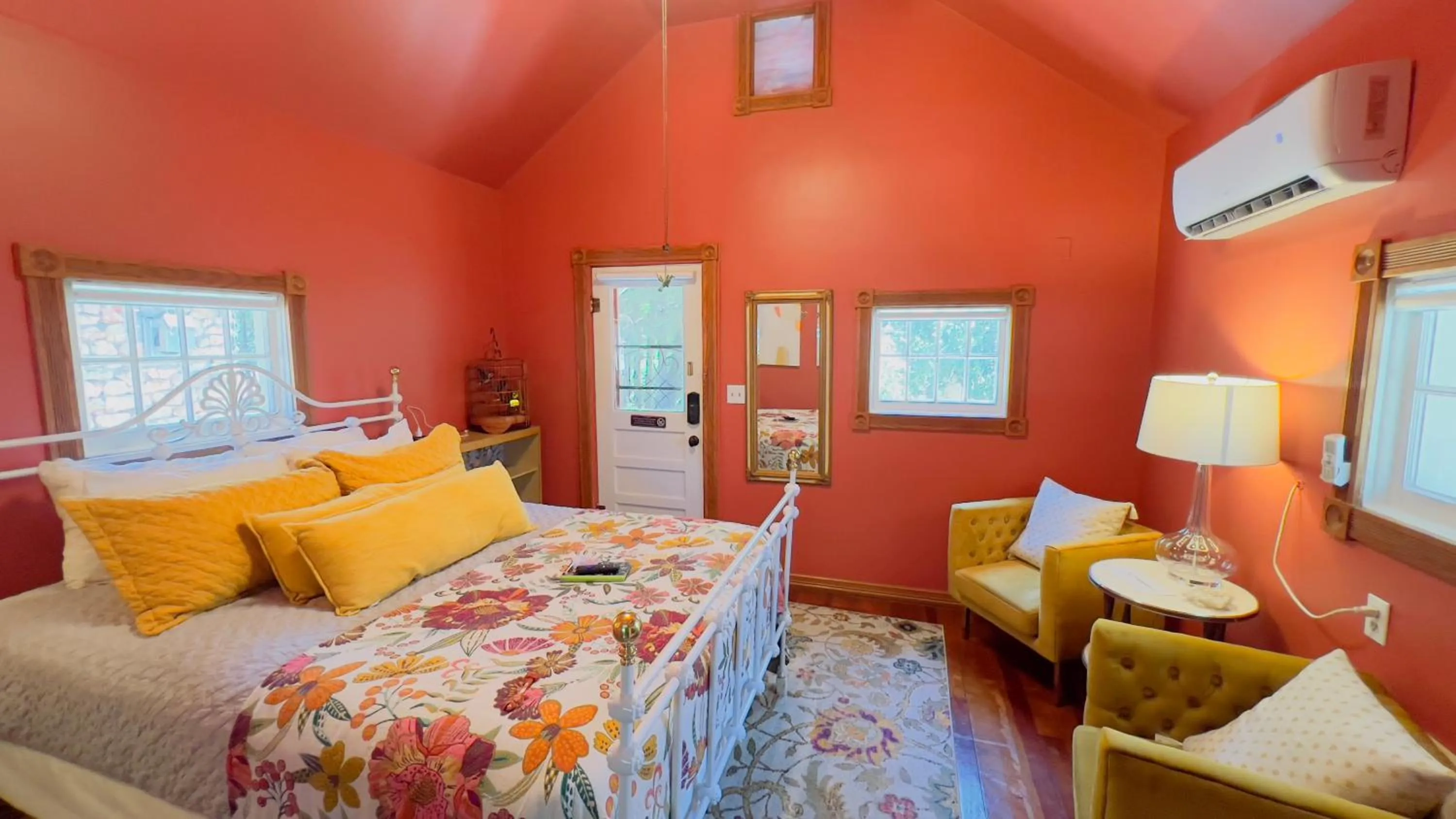 Bed in Rock Cottage Gardens B&B