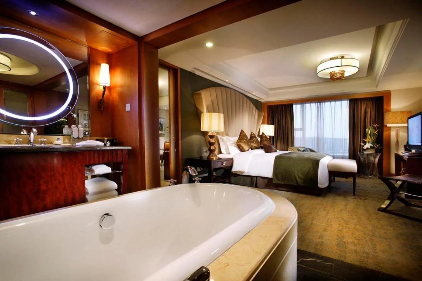 Photo of the whole room, Bed in InterContinental Century City Chengdu