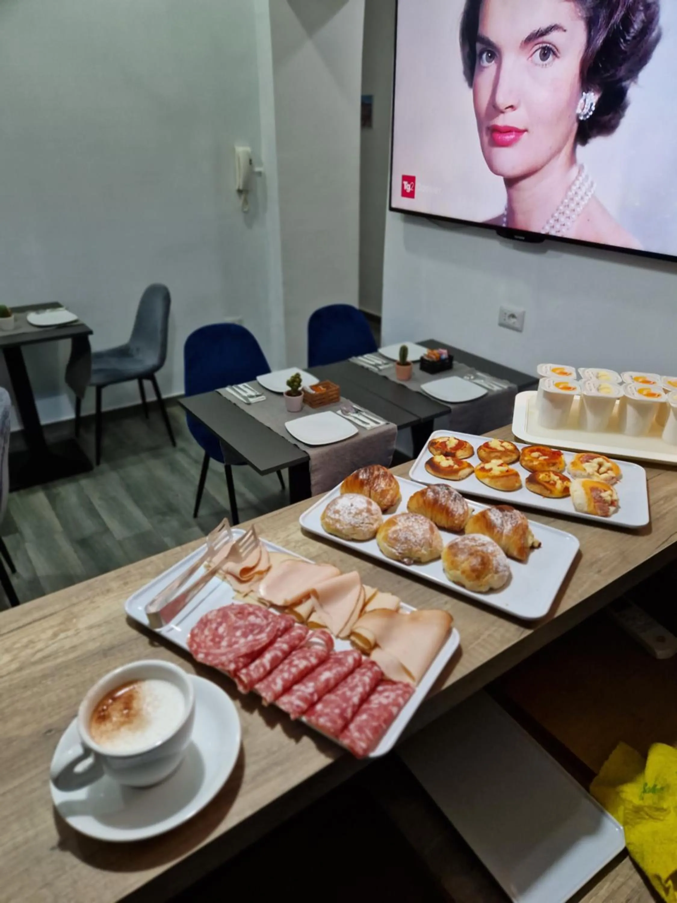 Restaurant/places to eat in B&B City Center