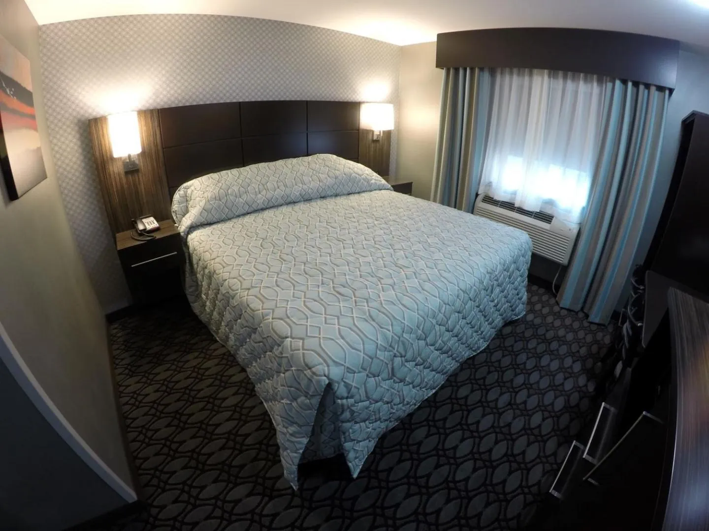 Bed in Red Carpet Inn Elmwood