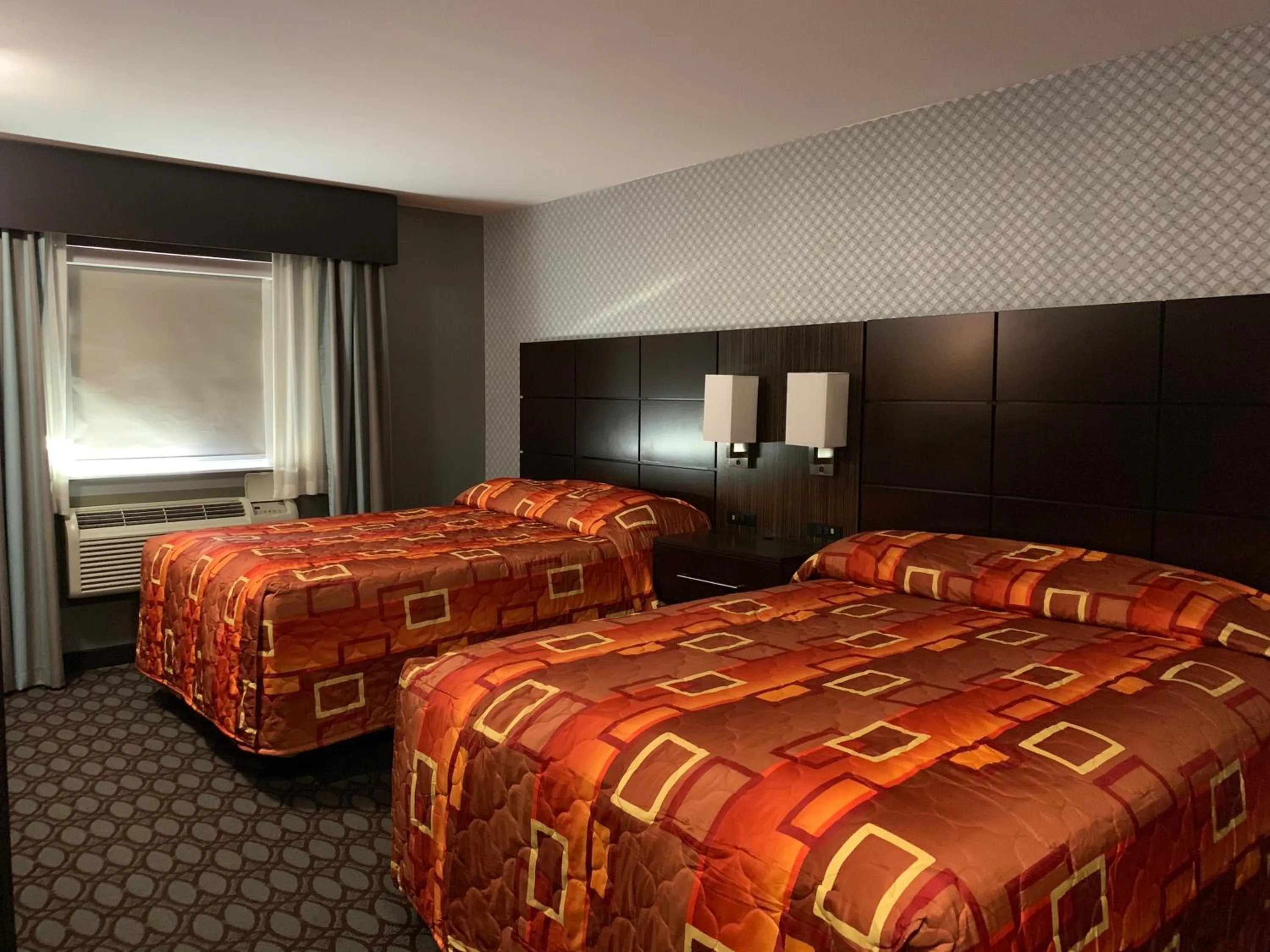 Bedroom, Bed in Red Carpet Inn Elmwood